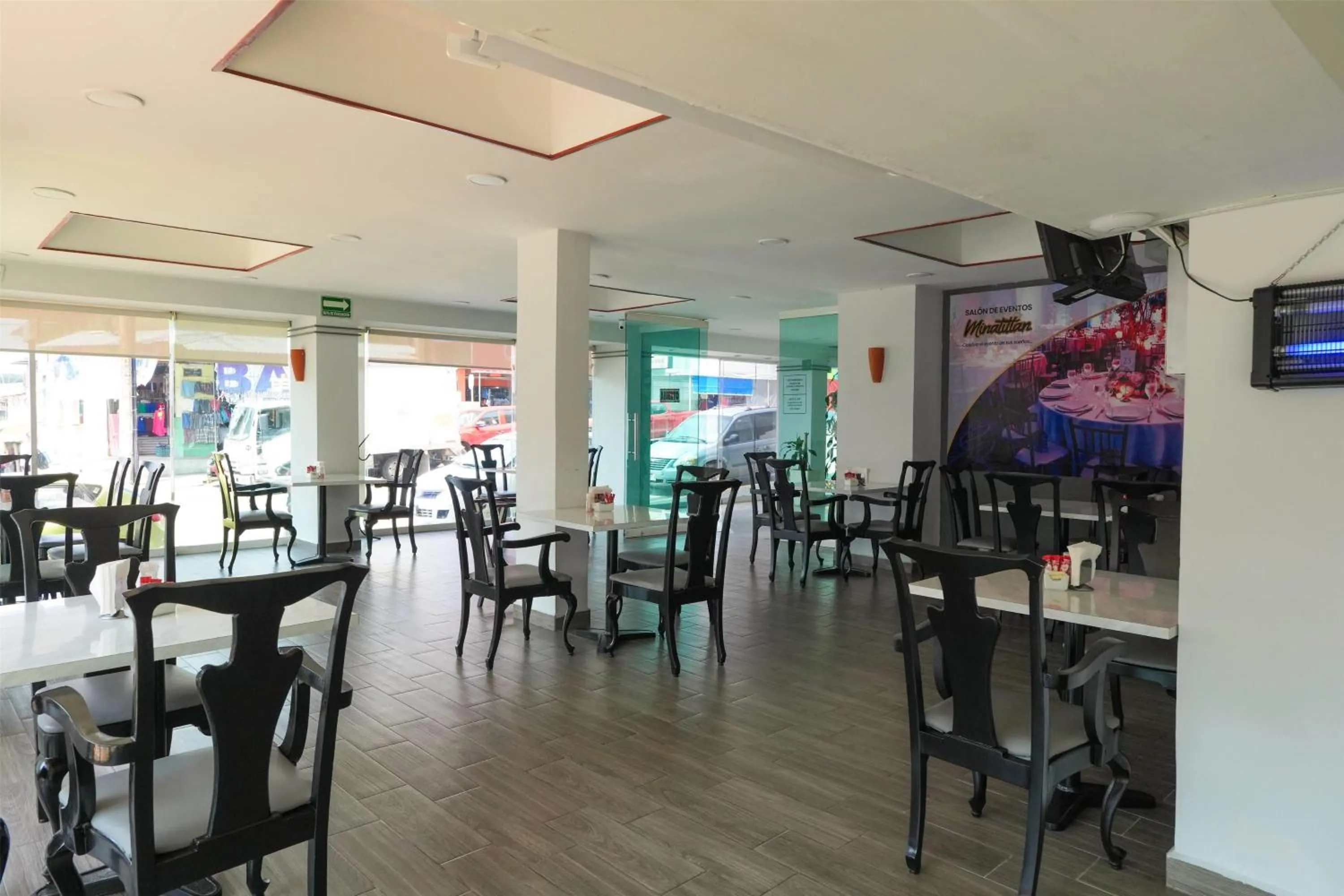 Restaurant/places to eat in Days Inn by Wyndham Minatitlan