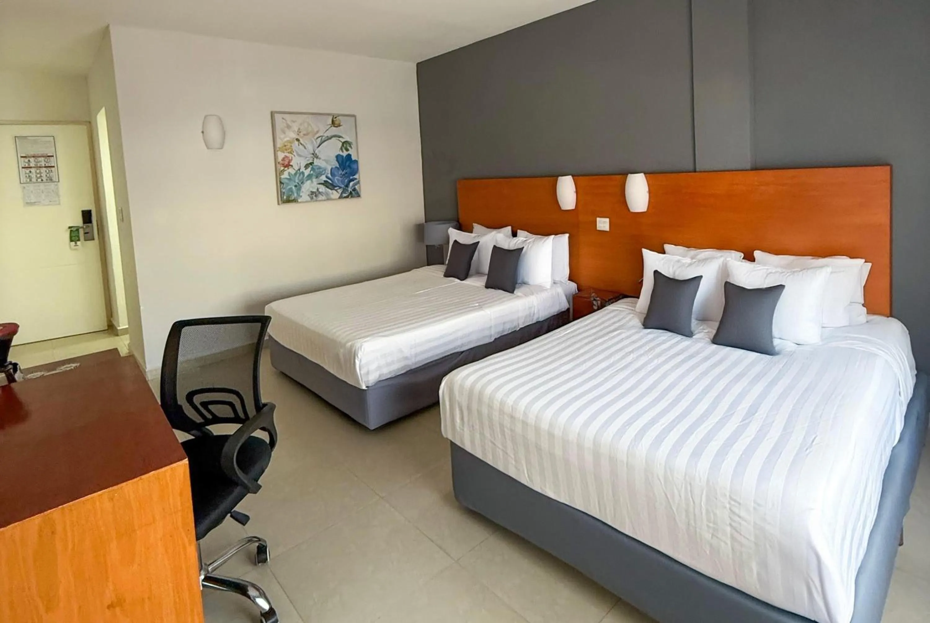 Photo of the whole room, Bed in Days Inn by Wyndham Minatitlan