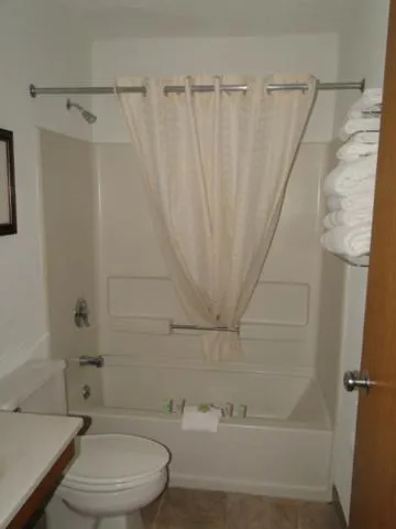 Shower in Oscoda Lakeside Hotel