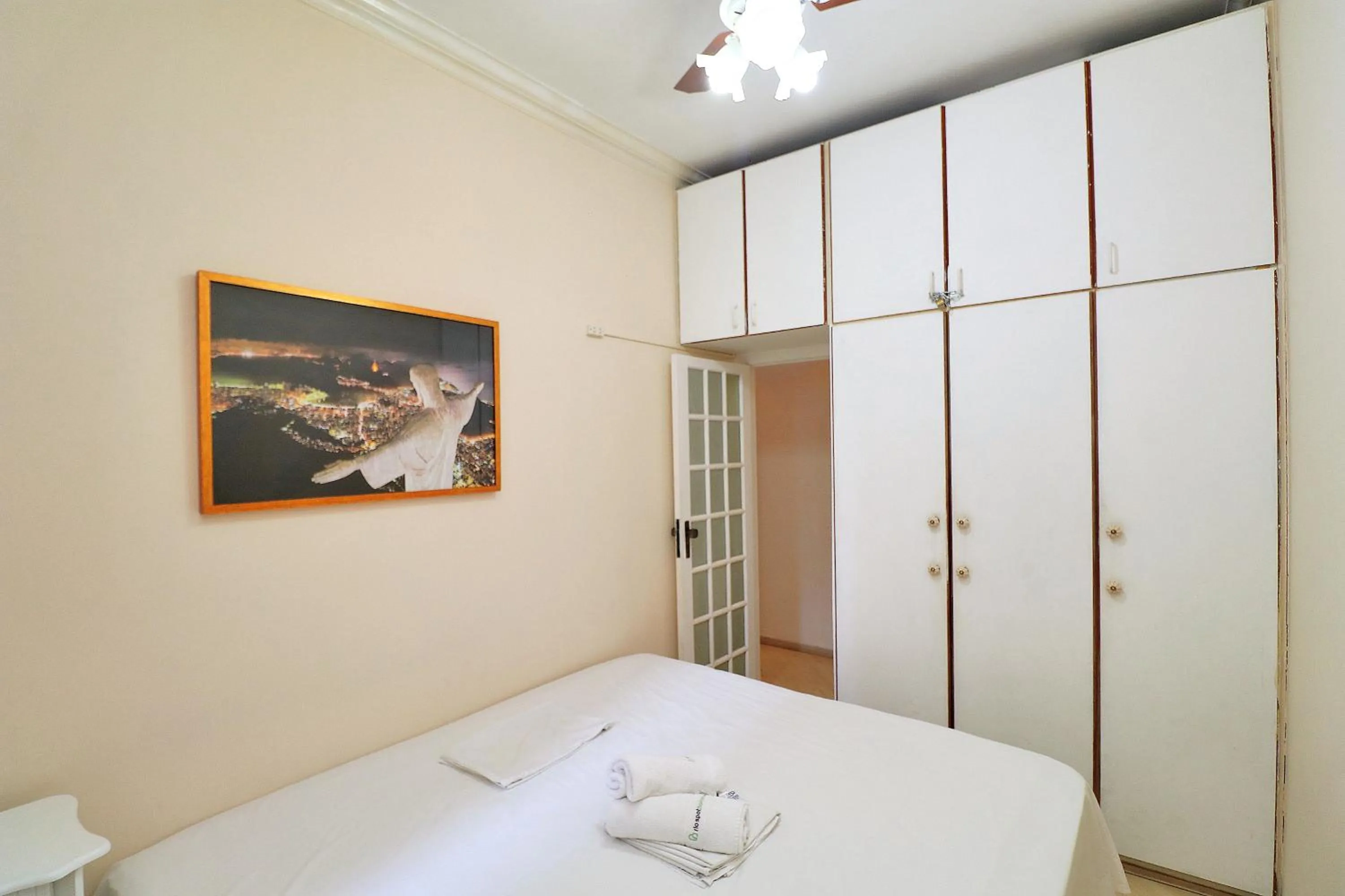 Bedroom, Bed in Rio Spot Sara 1118