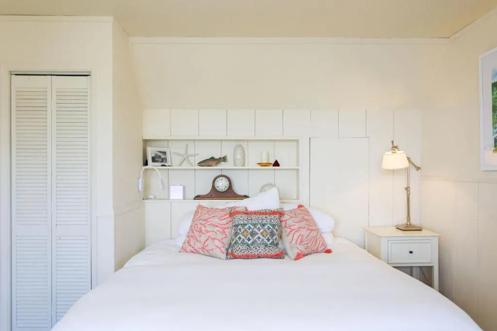 Bed in Lookout At Trinidad Bay