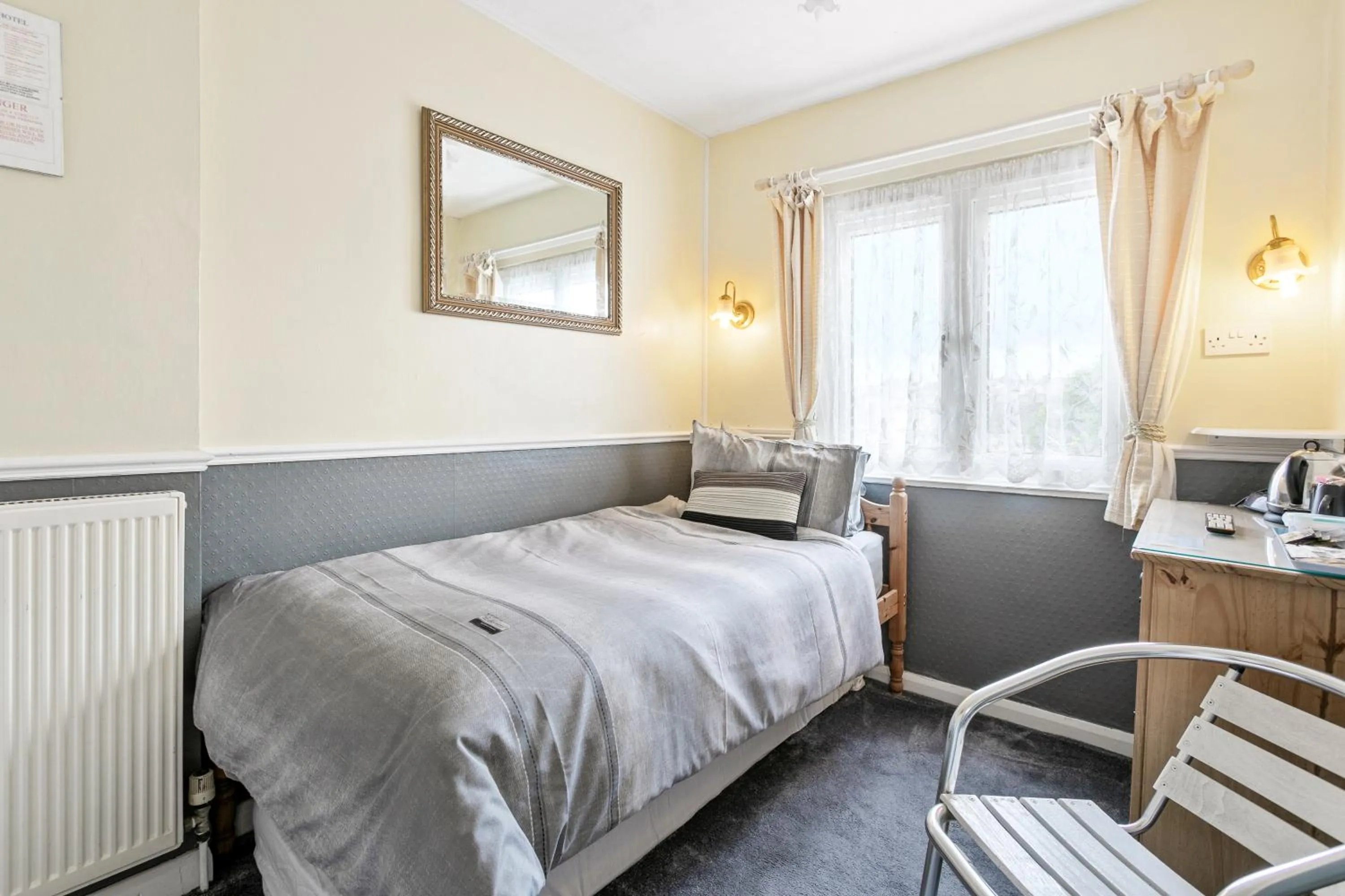 Photo of the whole room, Bed in Jacaranda Hotel