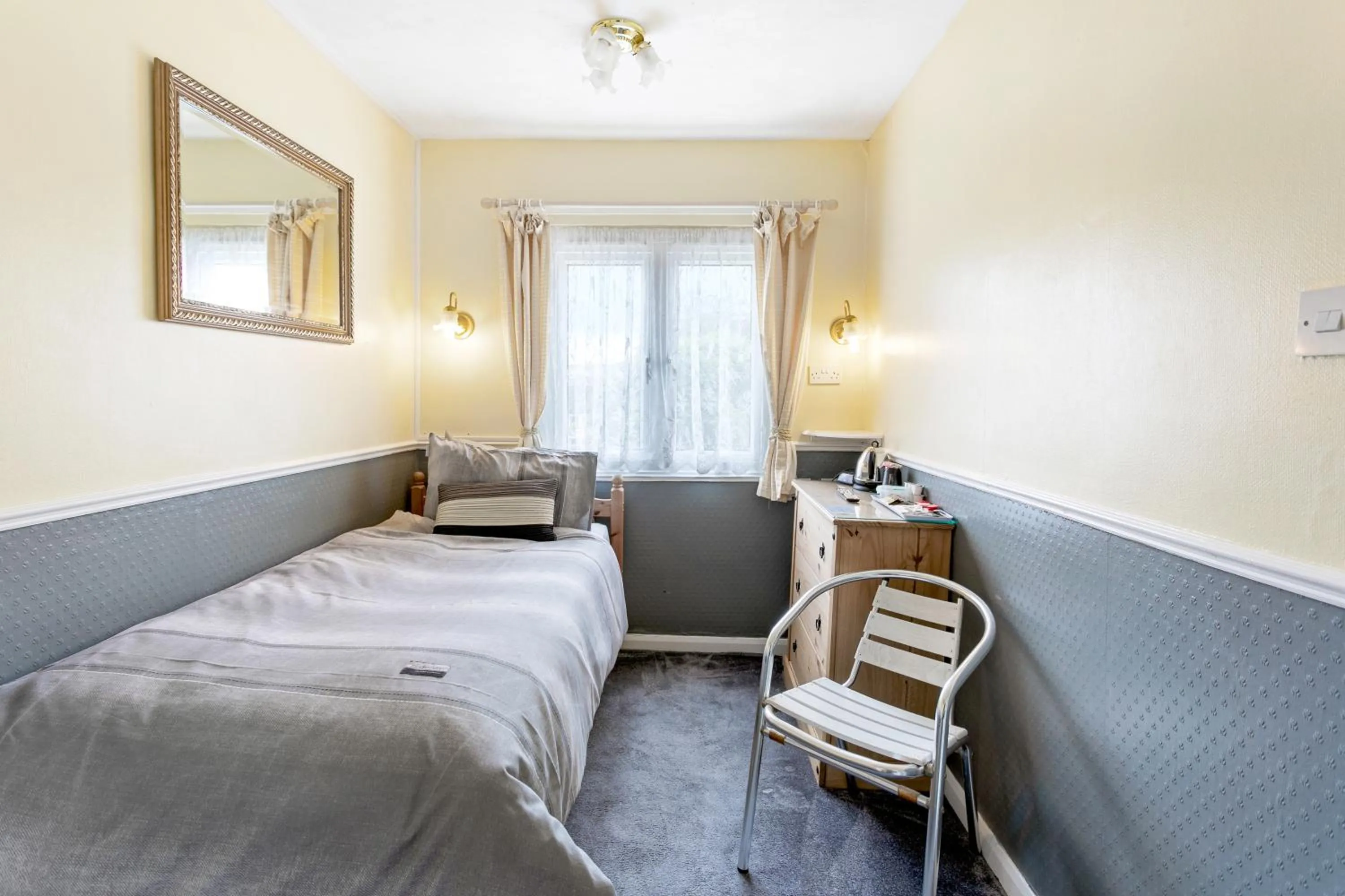 Photo of the whole room, Bed in Jacaranda Hotel