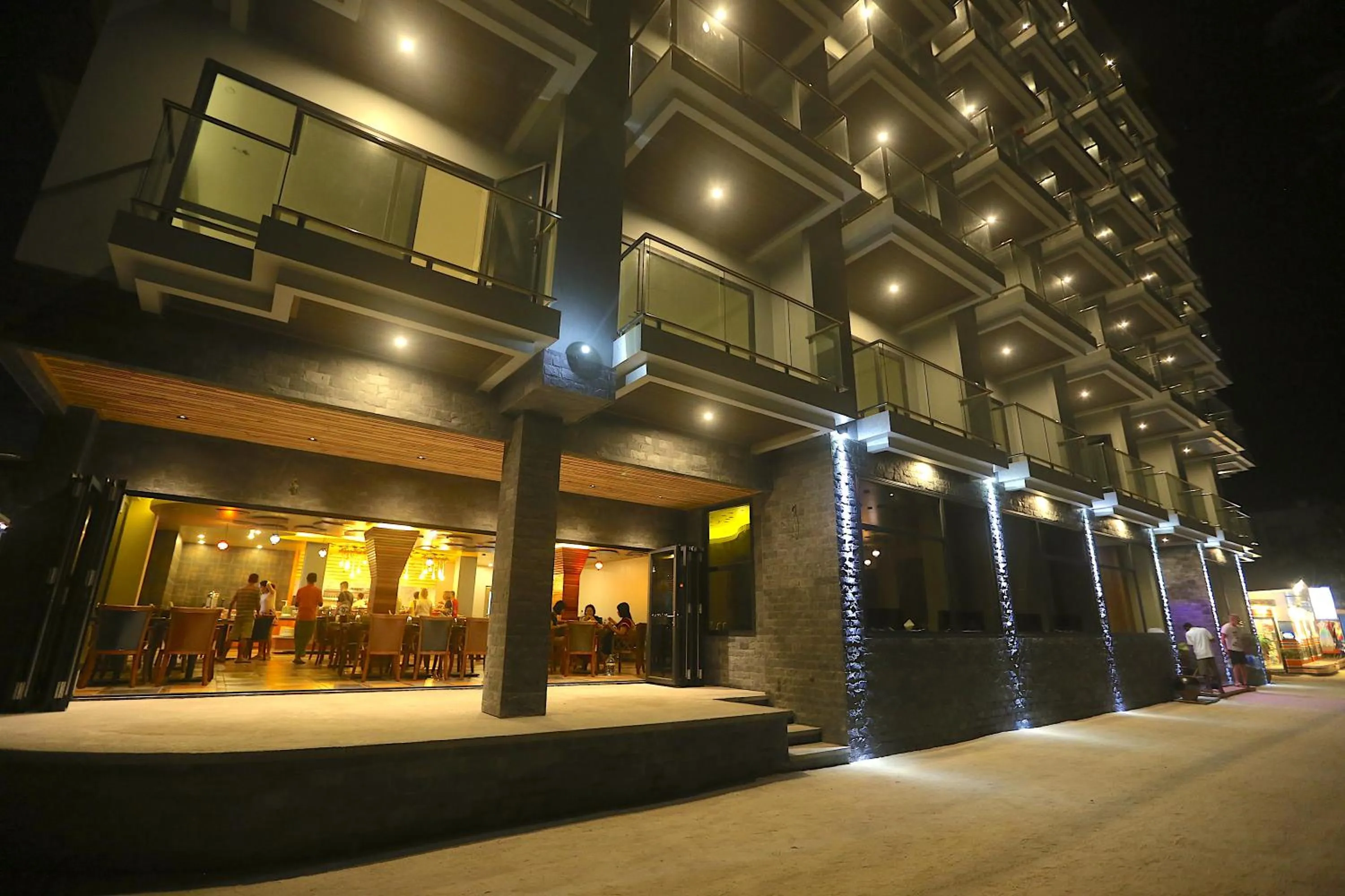 Restaurant/places to eat in Kaani Grand Seaview