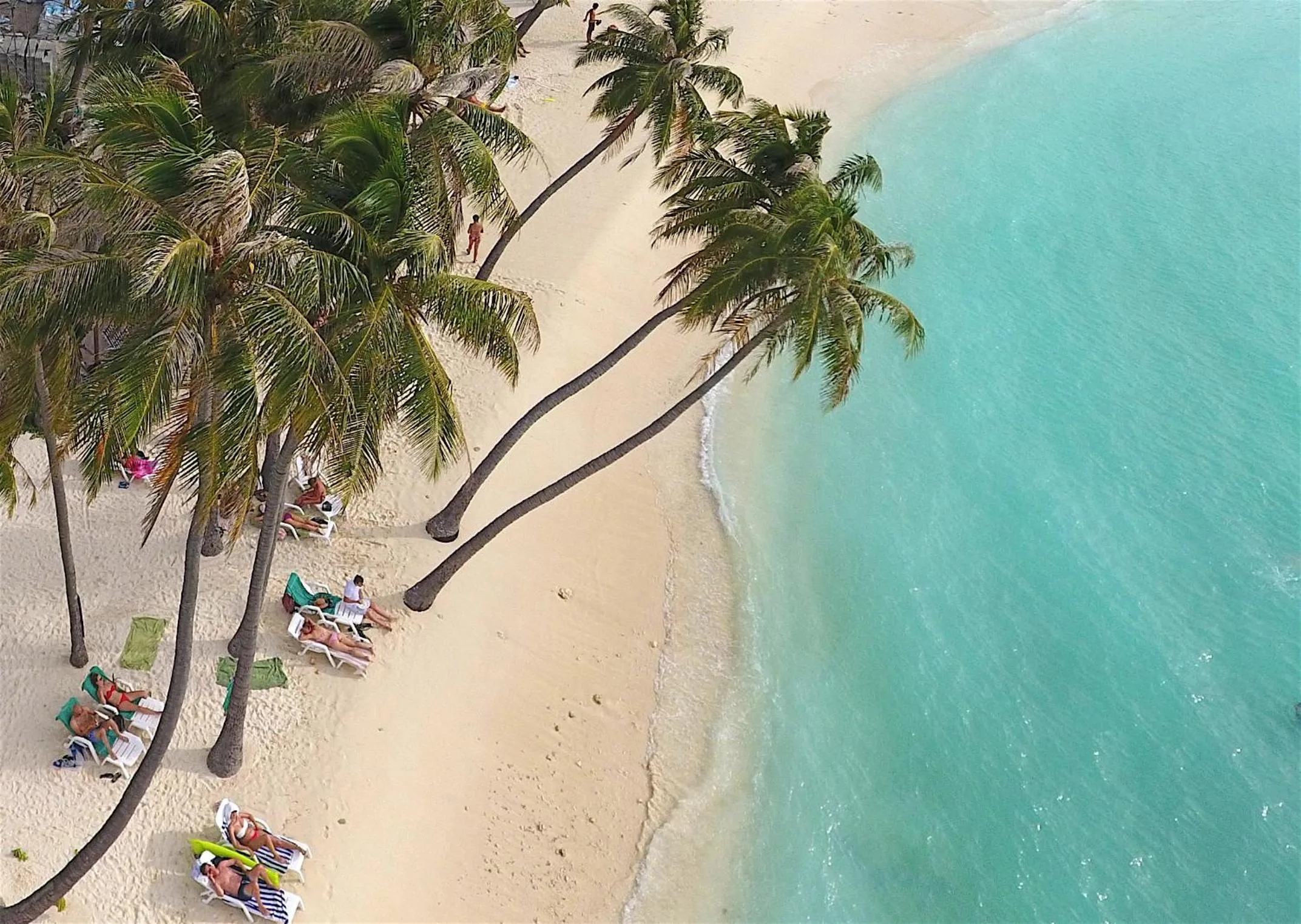 Beach in Kaani Grand Seaview