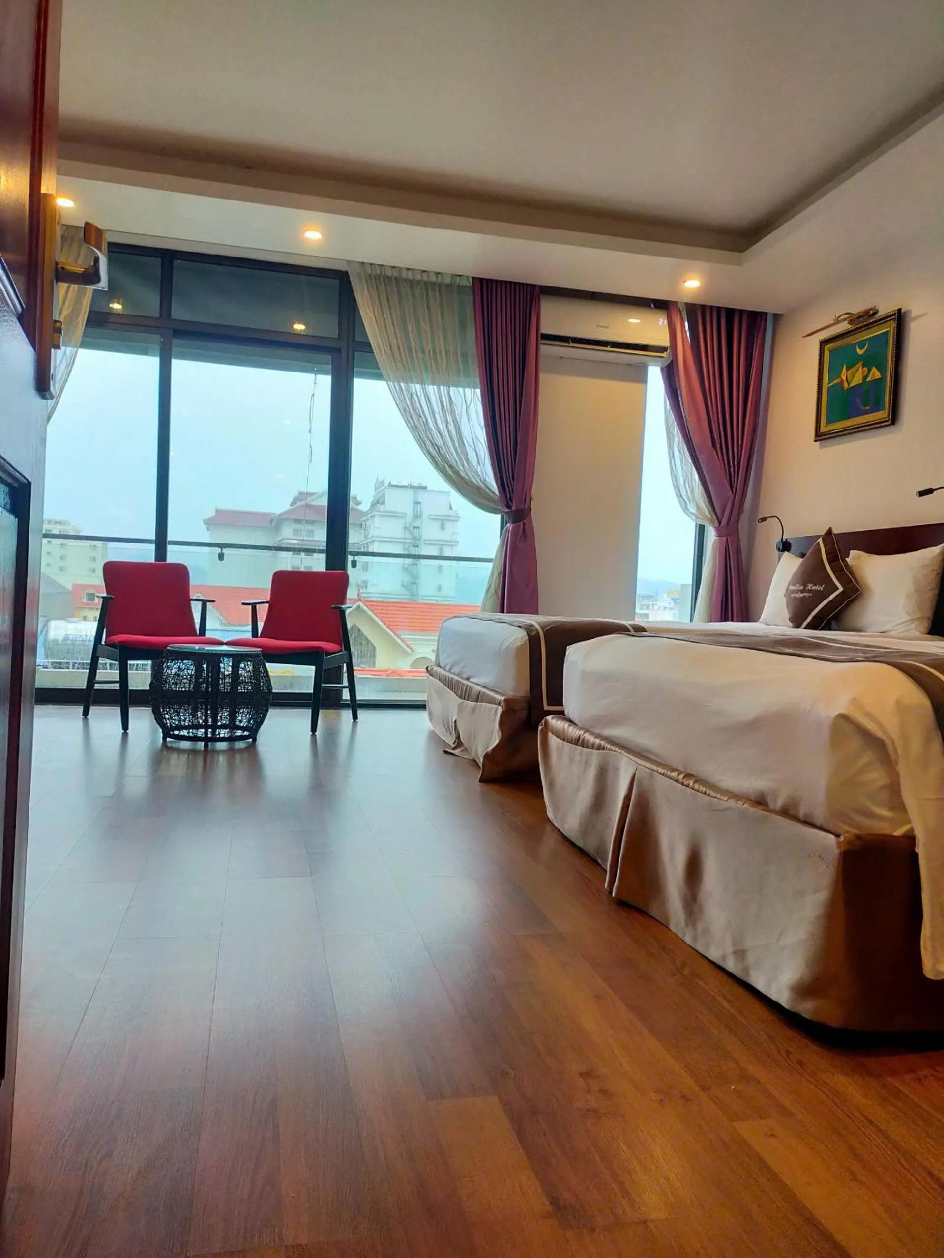 Living room, Bed in Camellia Hotel