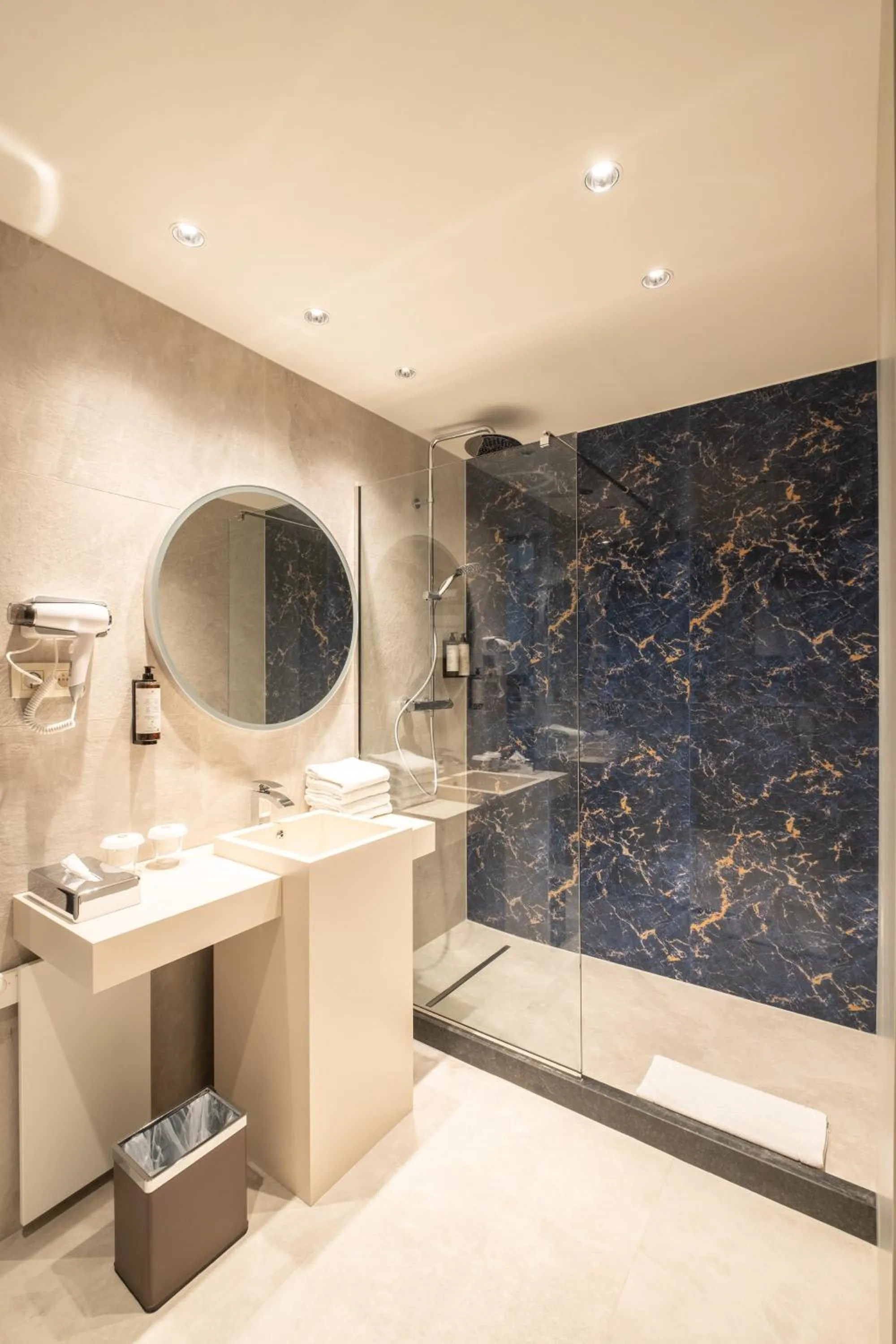 Bathroom in Hyllit Hotel