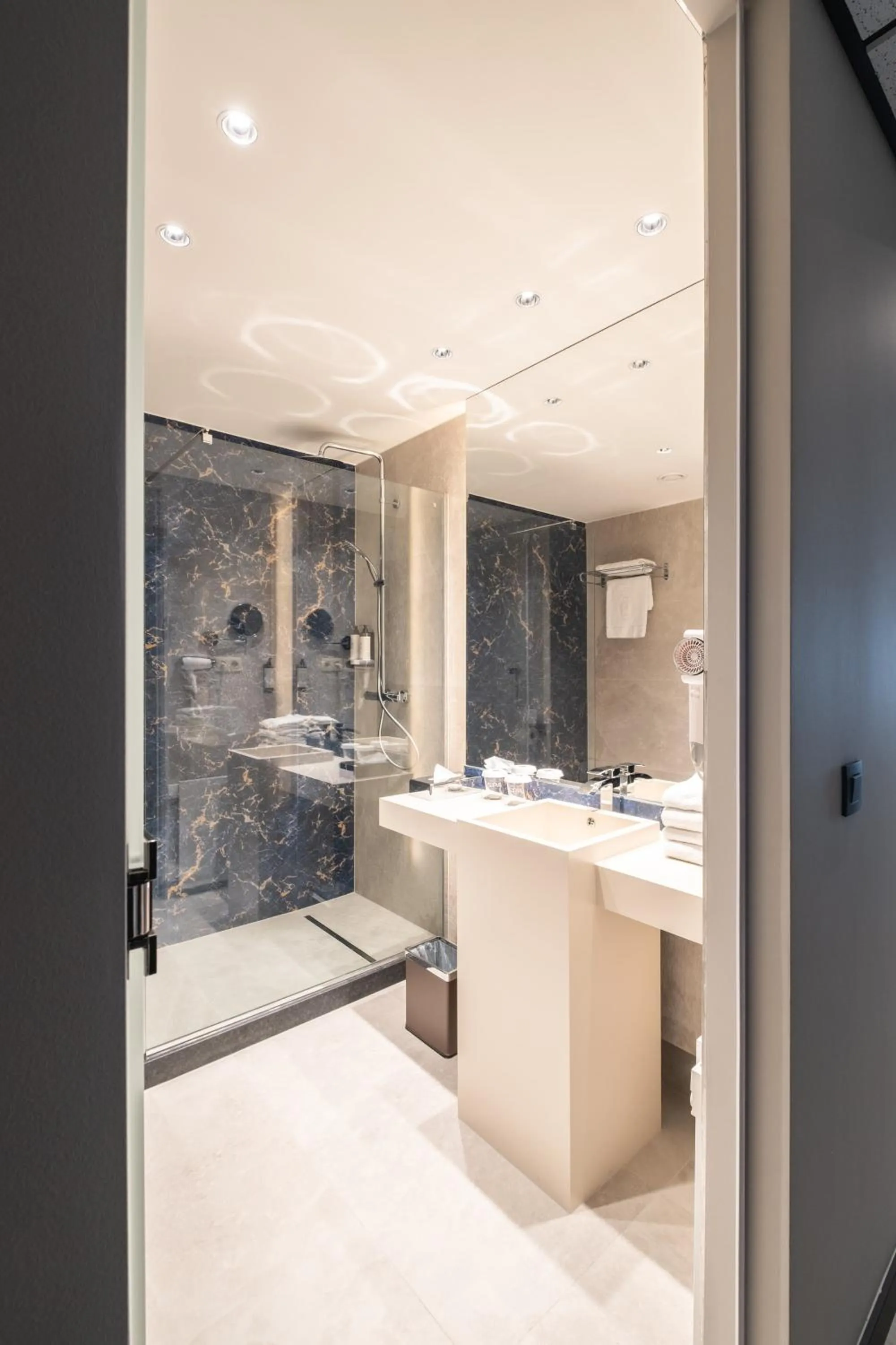 Bathroom in Hyllit Hotel