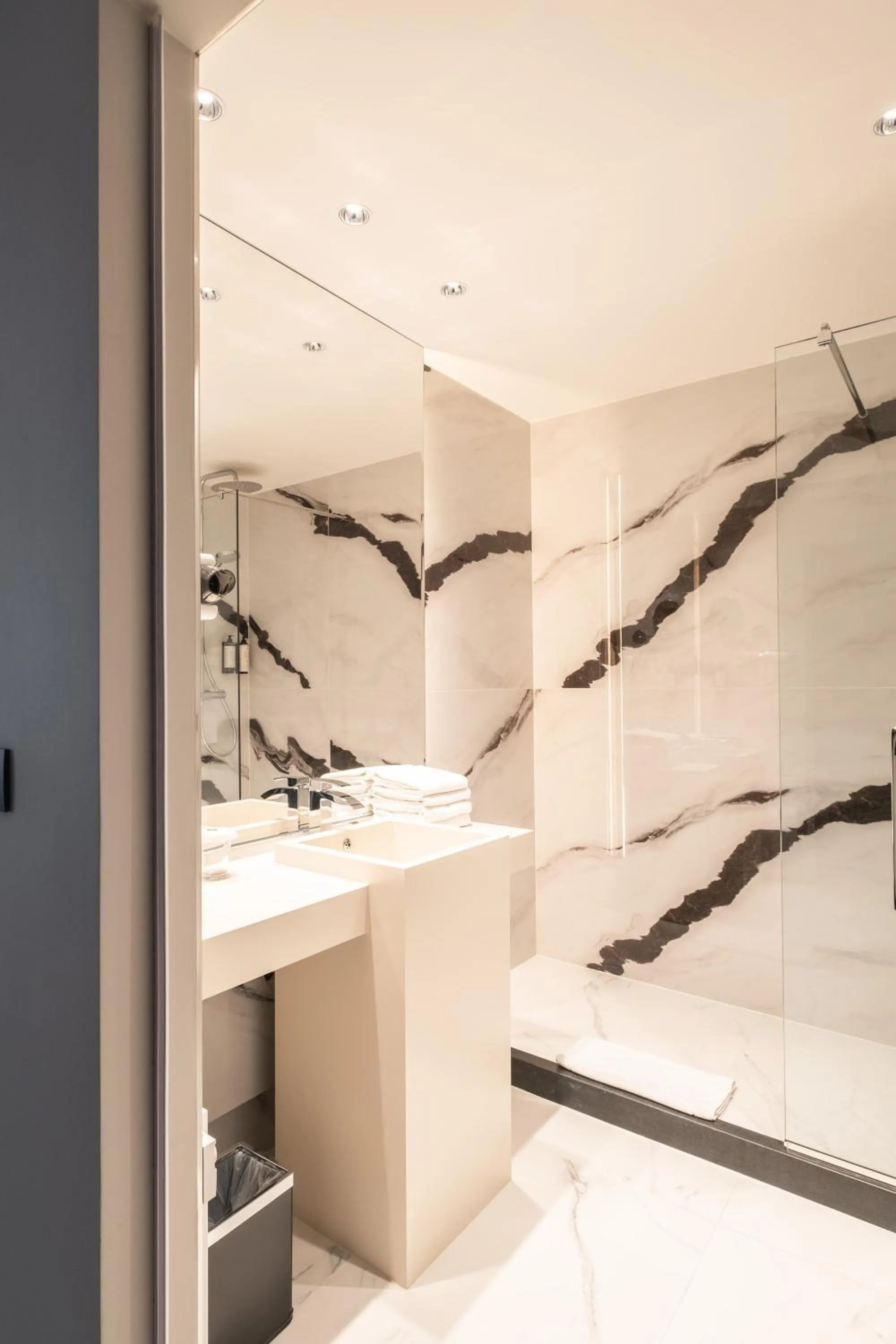 Bathroom in Hyllit Hotel