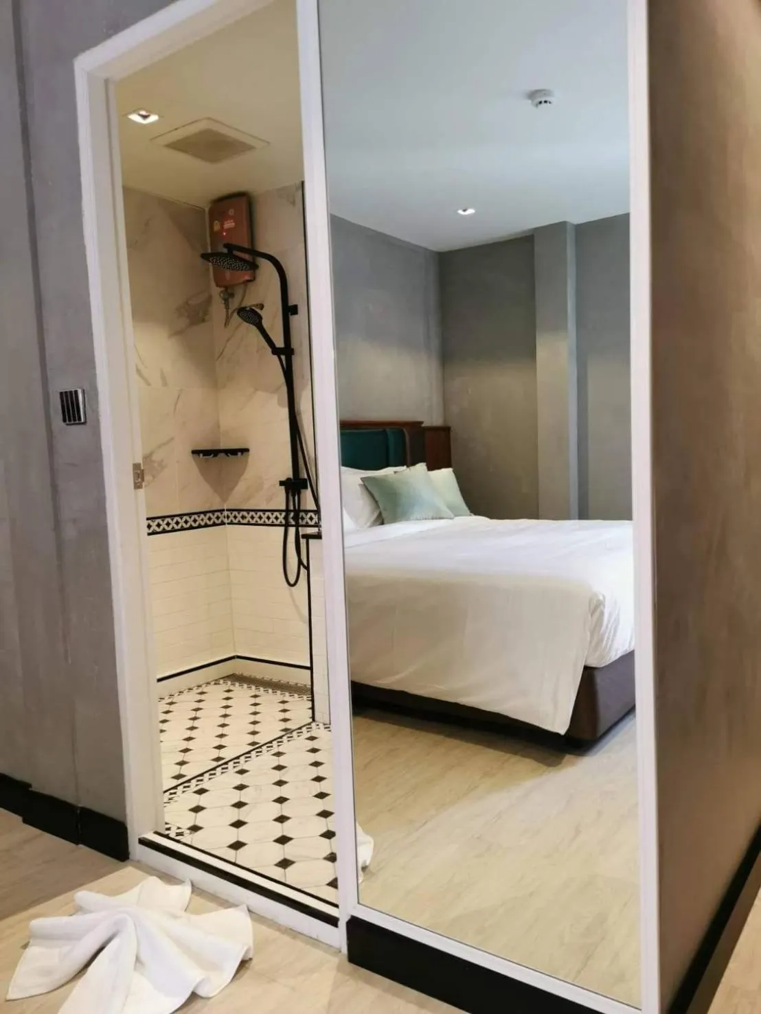 wardrobe, Bed in Narawad Boutique Hotel