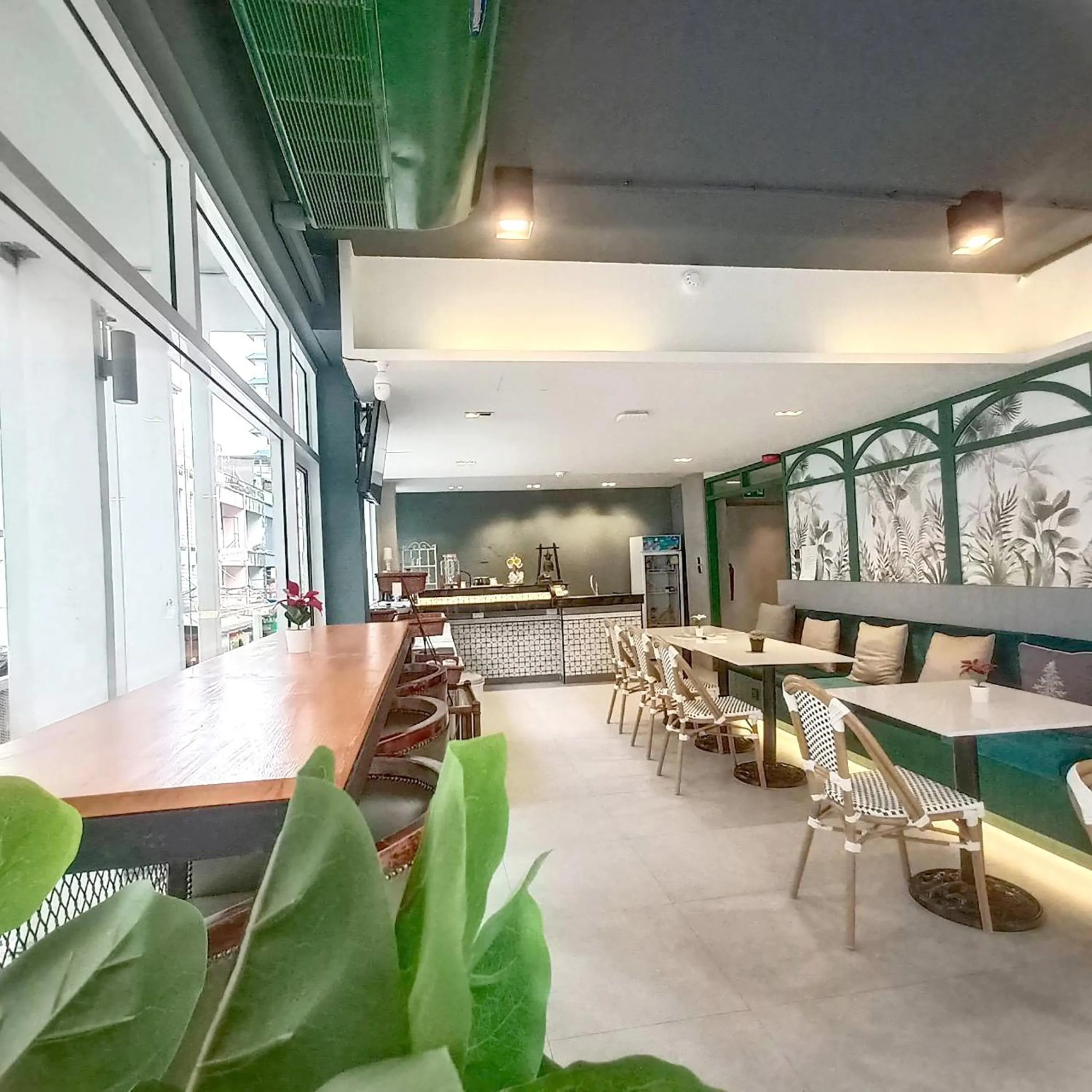 Communal lounge/ TV room in Narawad Boutique Hotel