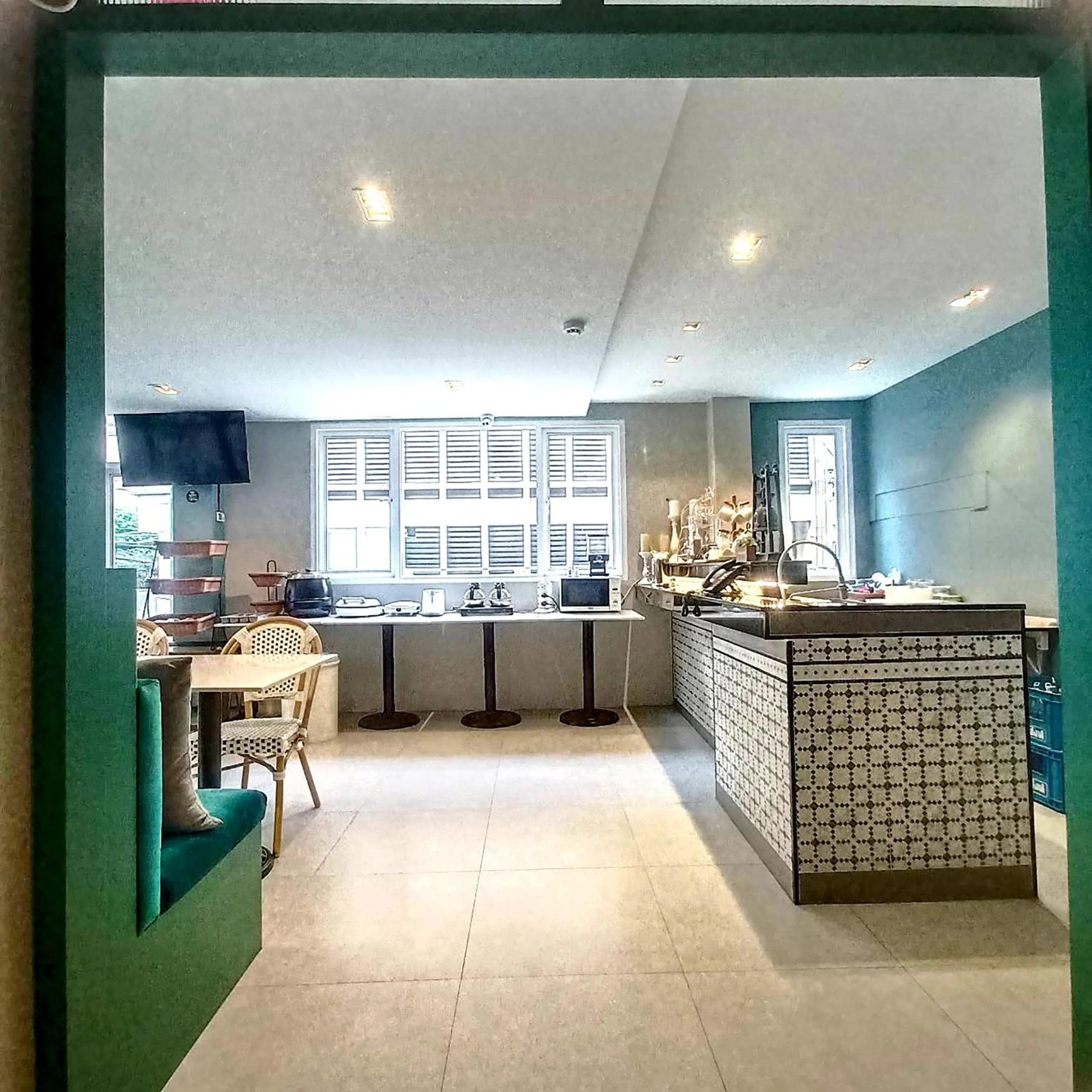 Communal lounge/ TV room in Narawad Boutique Hotel