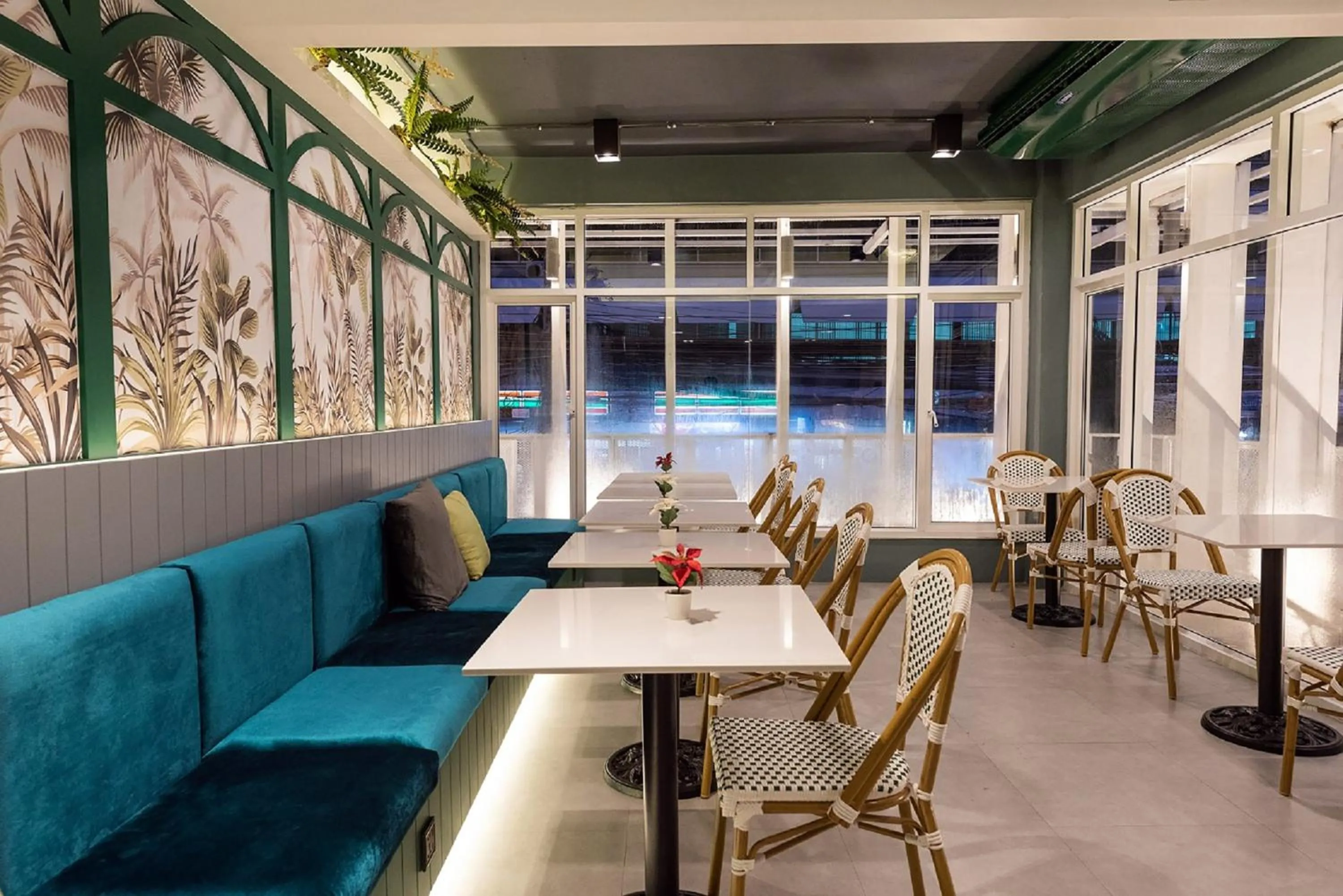 Communal lounge/ TV room in Narawad Boutique Hotel