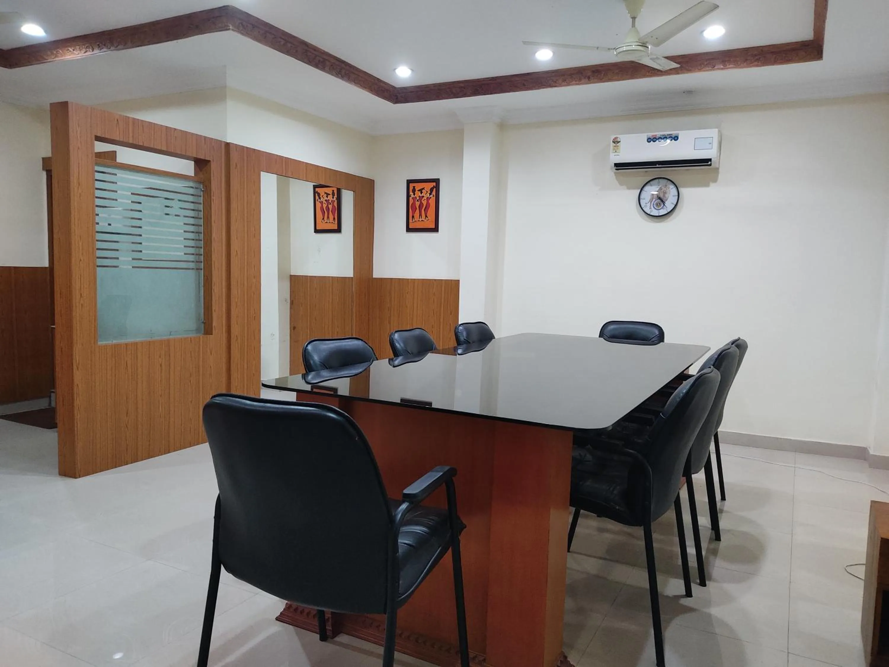 Meeting/conference room in Sneha Inn
