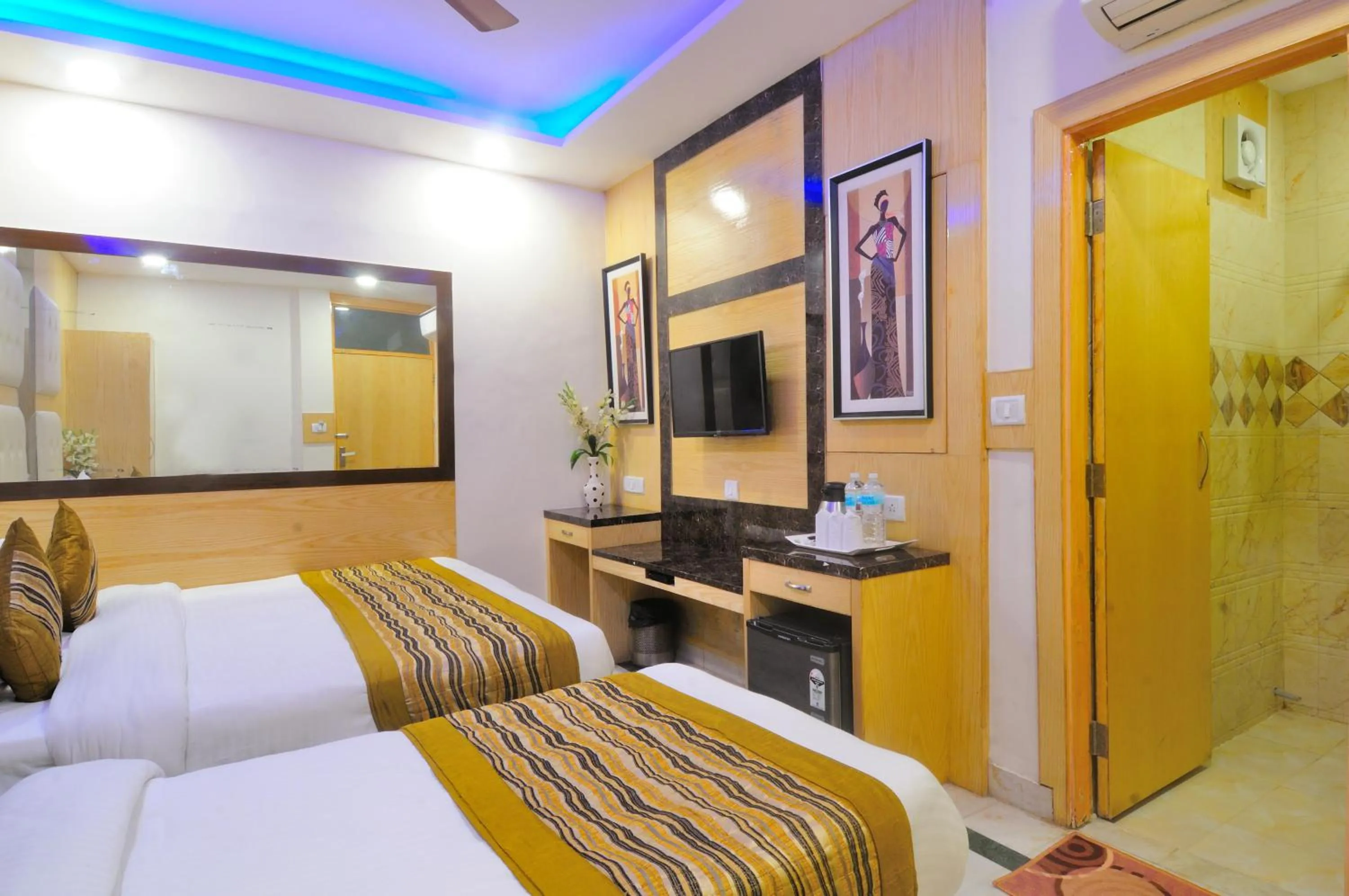 Bed in Hotel Karlo Kastle - Paharganj - New Delhi