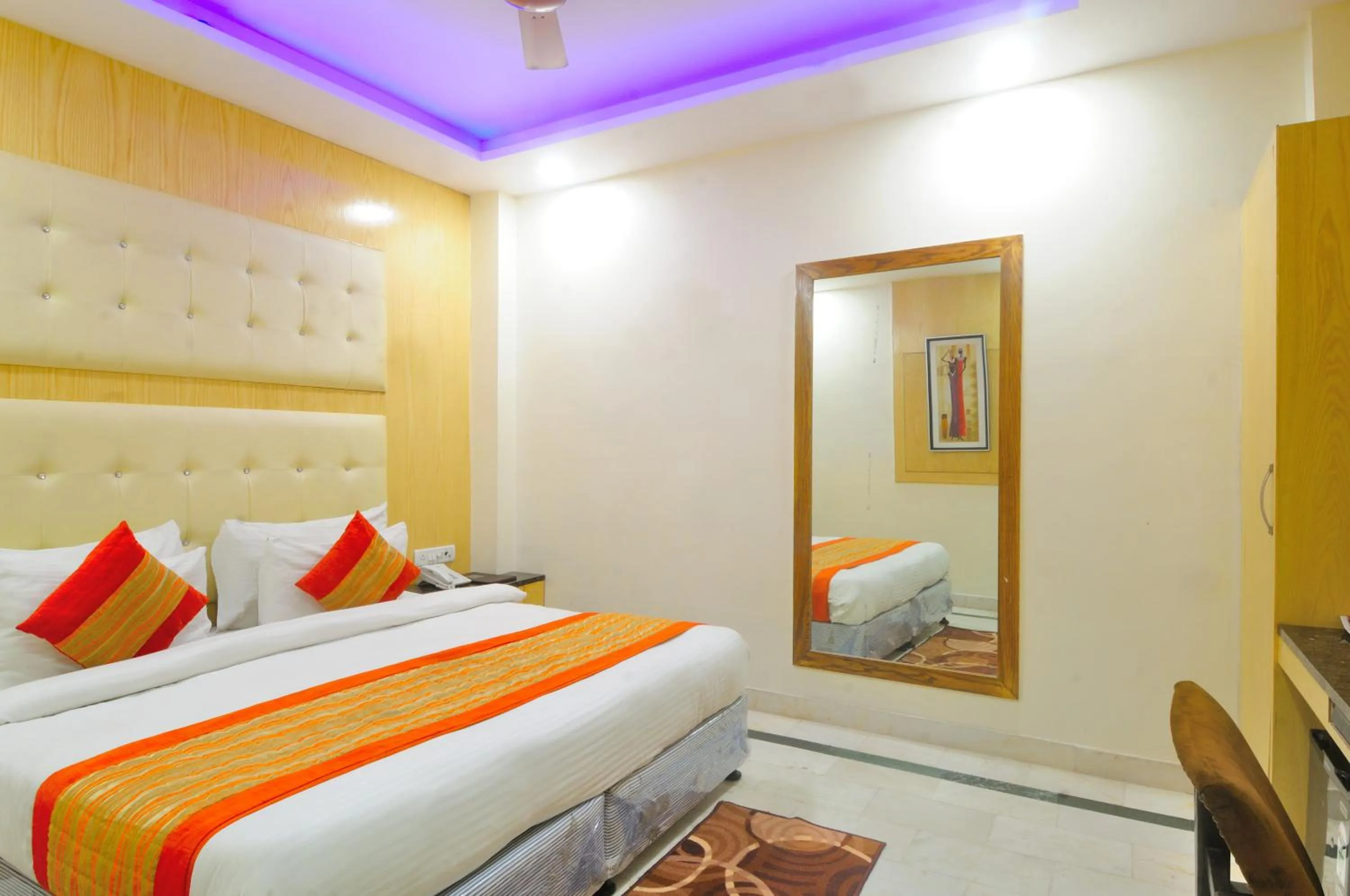Bed in Hotel Karlo Kastle - Paharganj - New Delhi