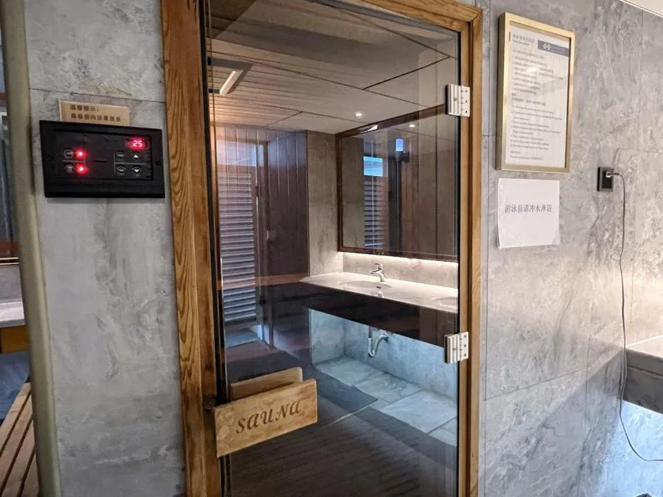 Menshine Gloria Plaza Hotel