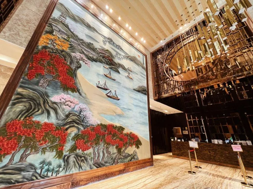 Menshine Gloria Plaza Hotel