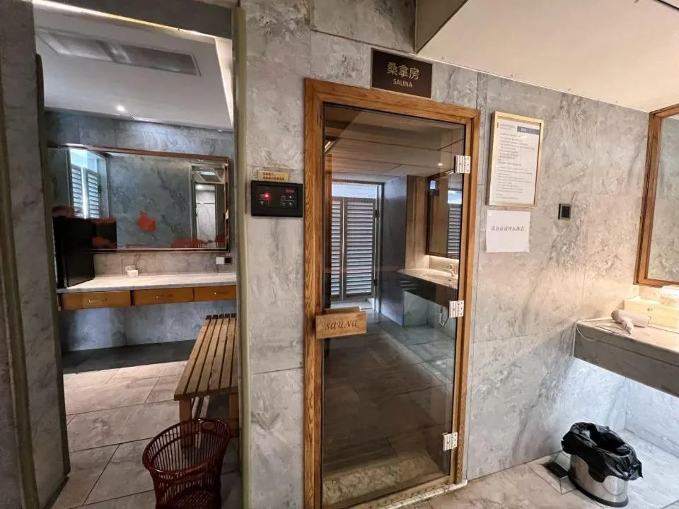 Menshine Gloria Plaza Hotel