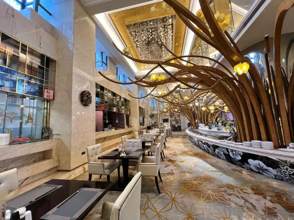 Menshine Gloria Plaza Hotel