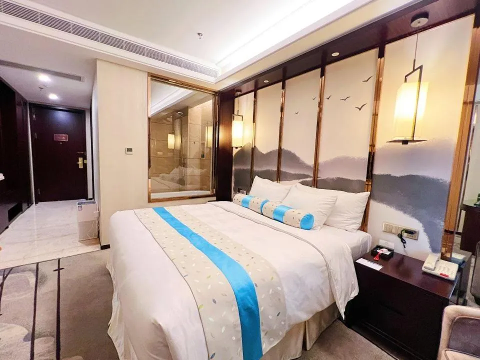 Bed in Menshine Gloria Plaza Hotel