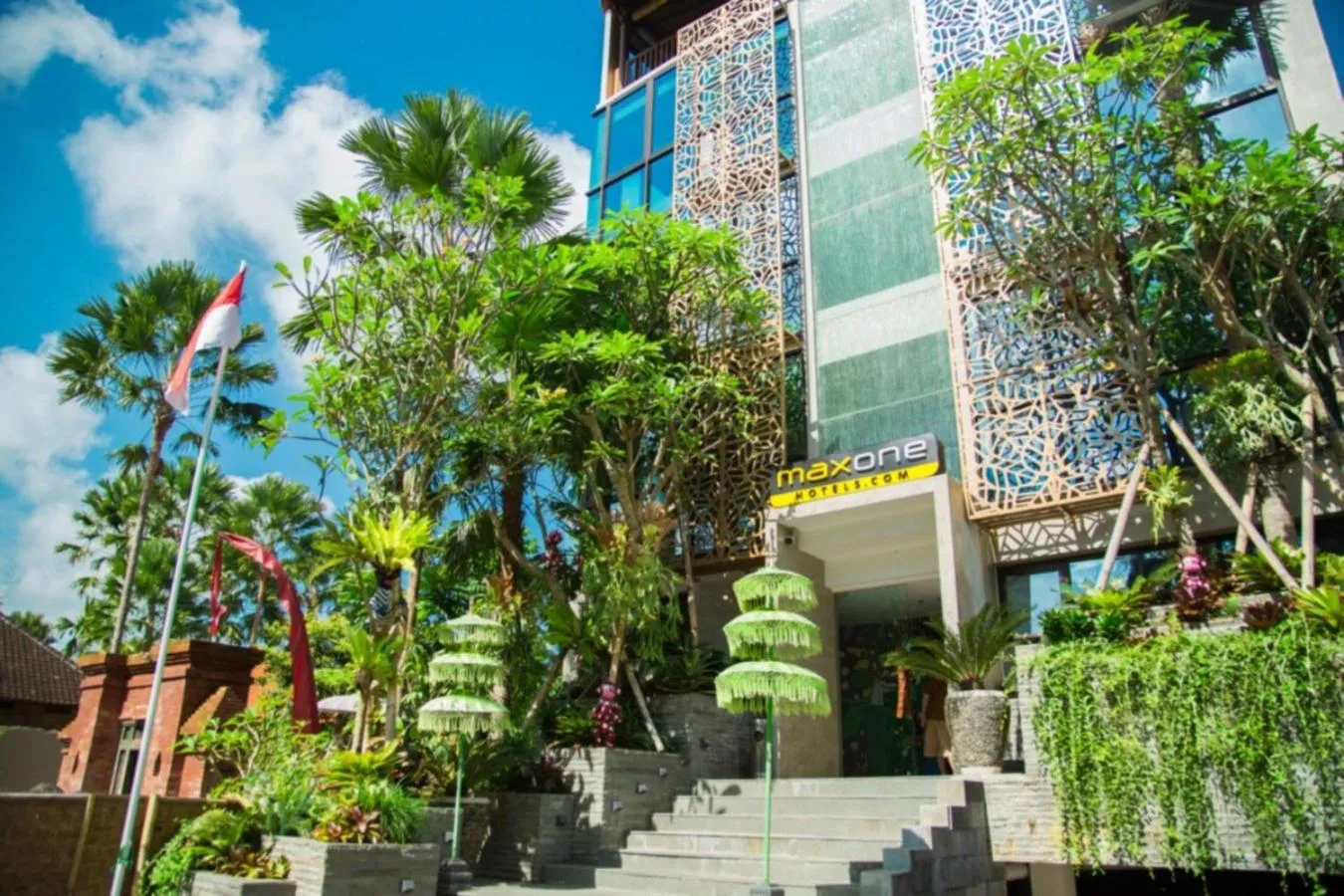 Facade/entrance in MaxOneHotels at Ubud - CHSE Certified