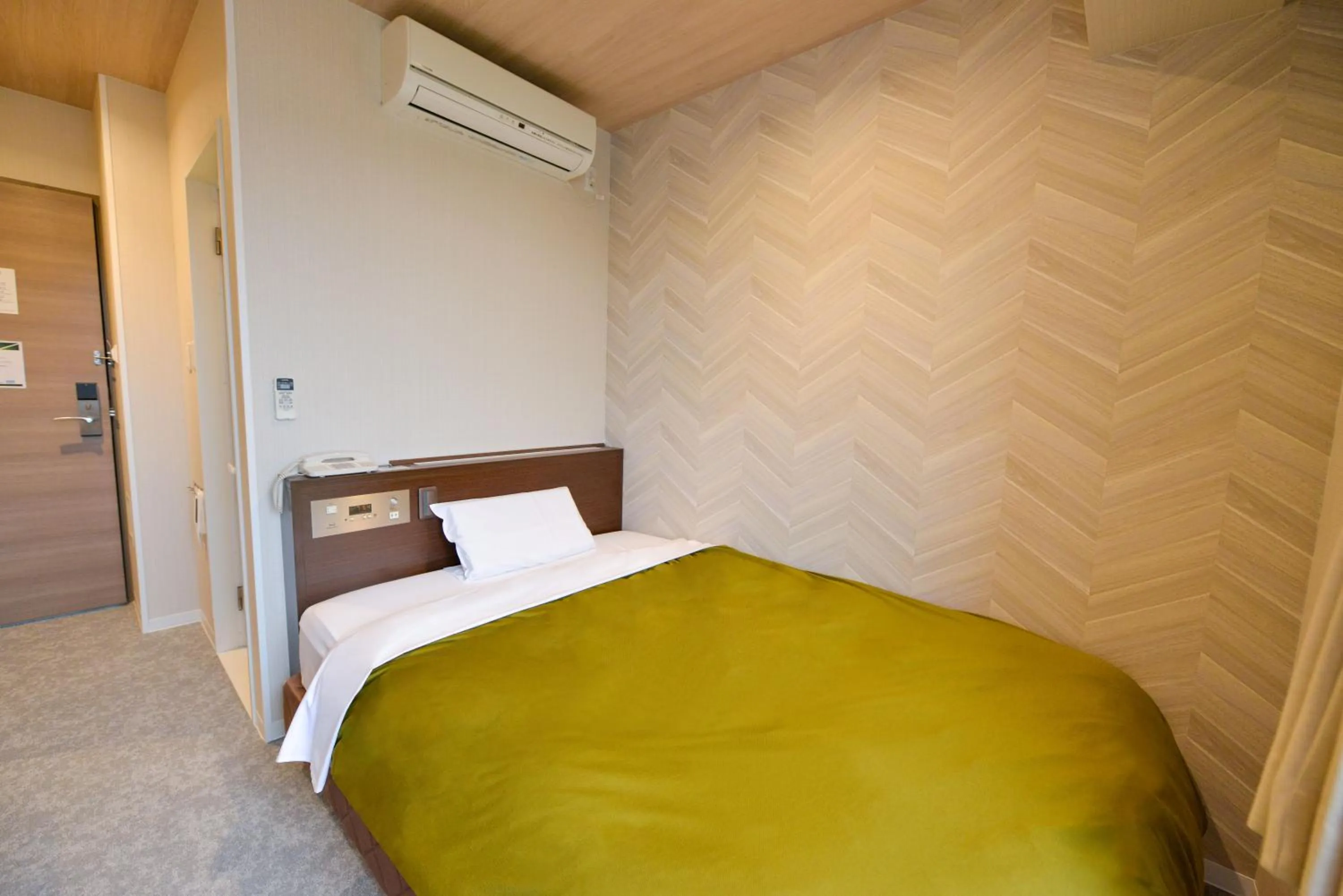 Photo of the whole room, Bed in Hotel New Gaea Kamigofuku