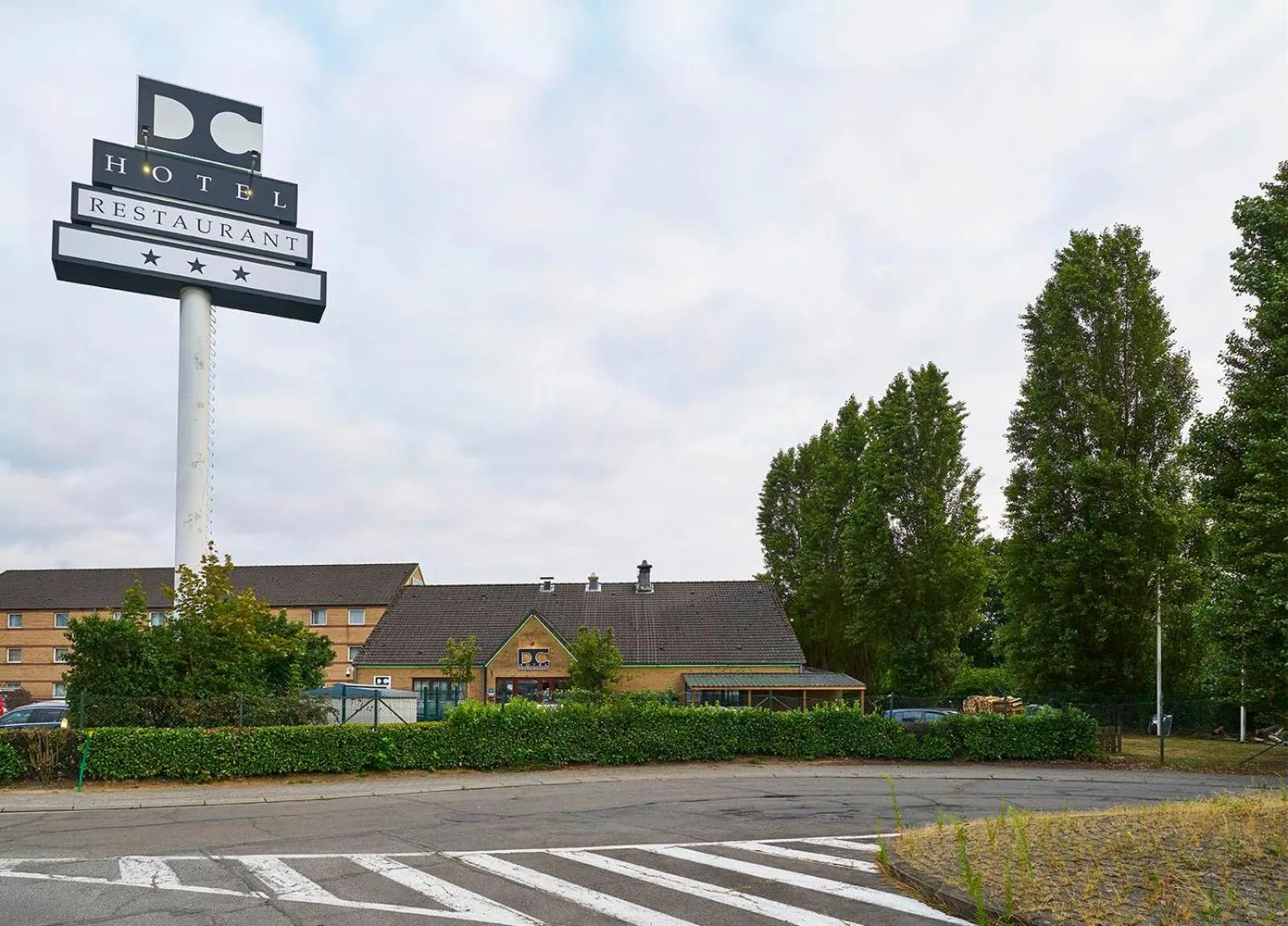 Property building in DC Hotel & Restaurant Brussels South