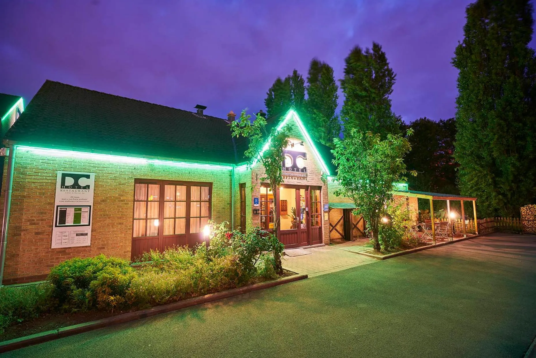 Property building in DC Hotel & Restaurant Brussels South