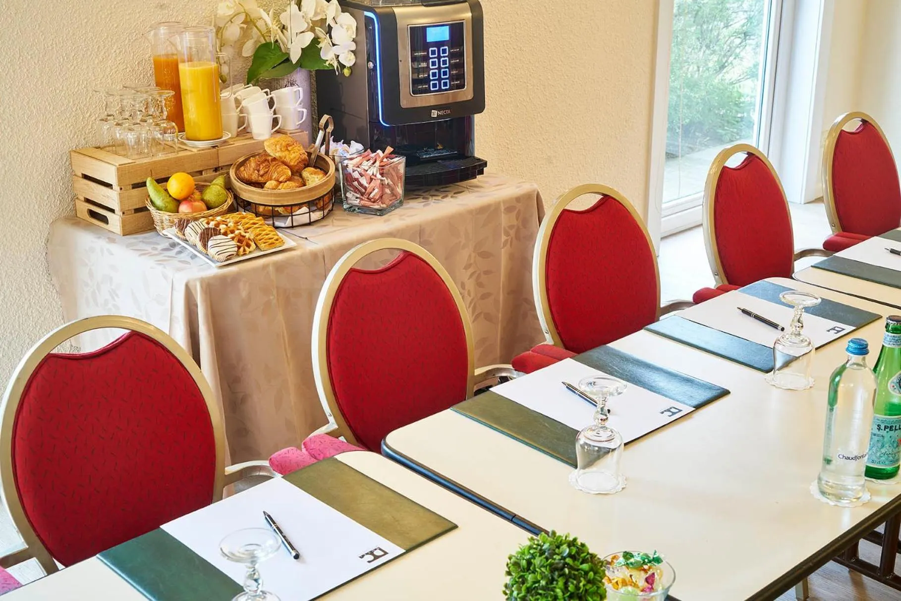 Coffee/tea facilities in DC Hotel & Restaurant Brussels South