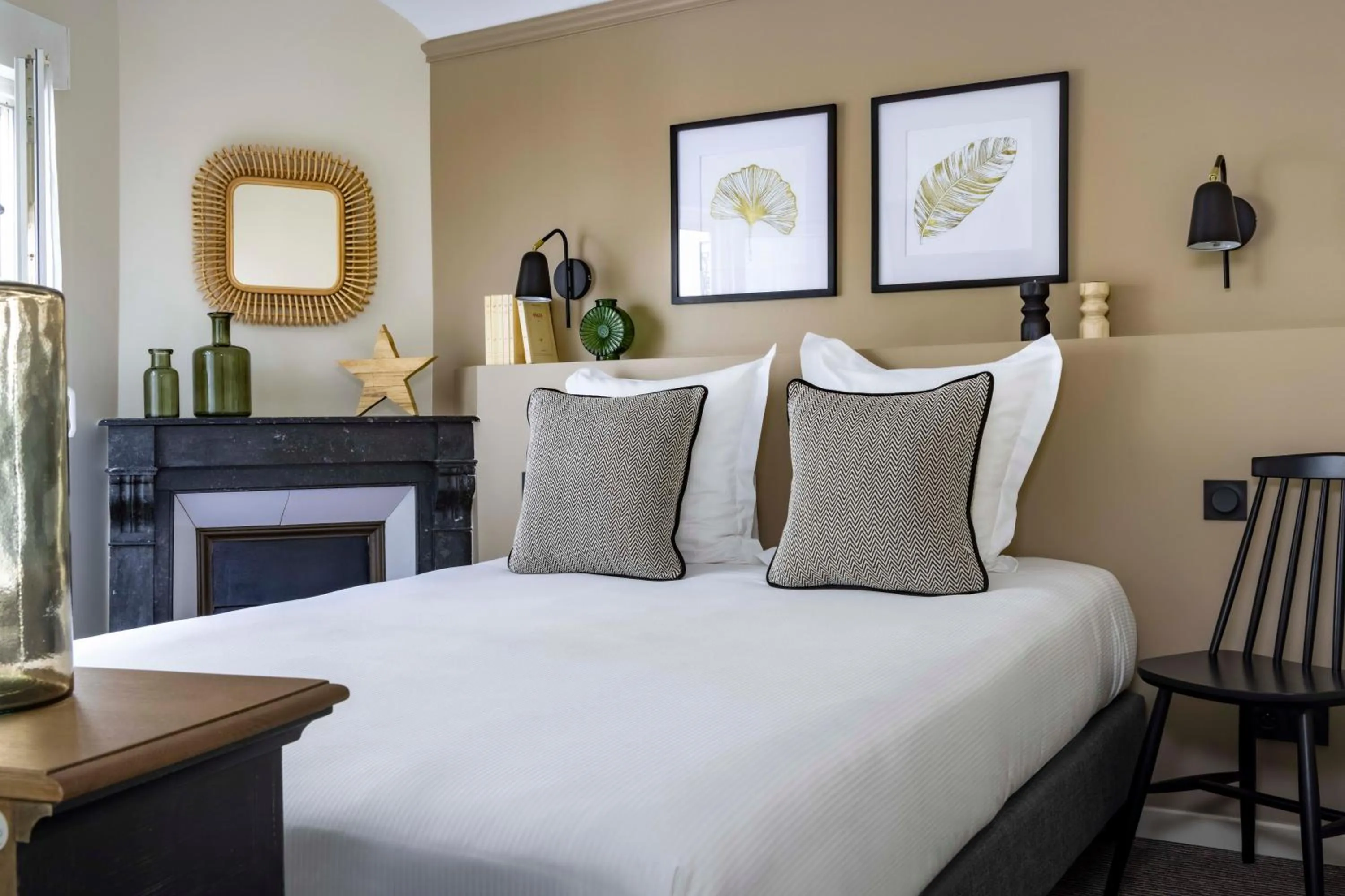 Bed in Hôtel Le Fer à Cheval