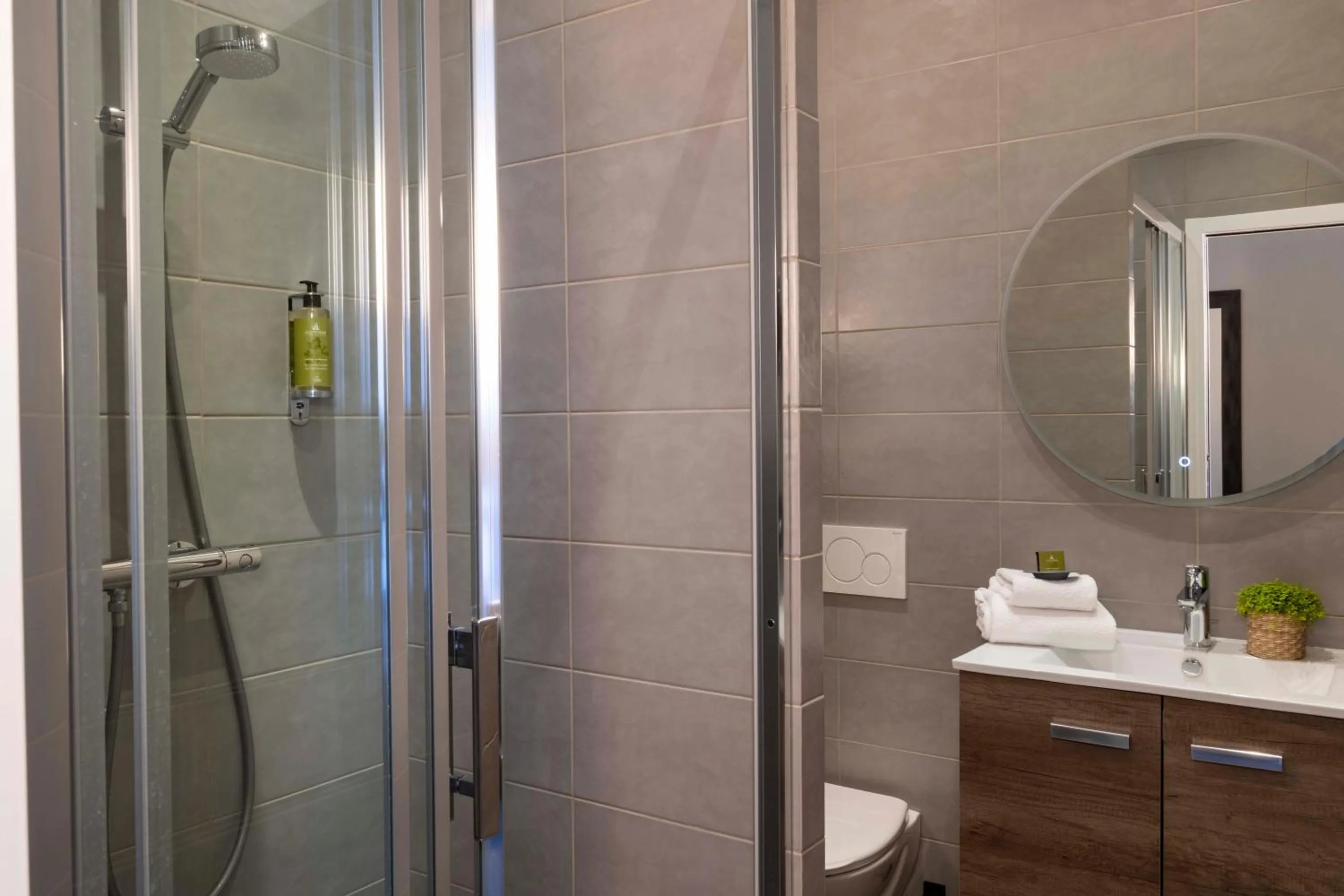 Bathroom in Hôtel Le Fer à Cheval