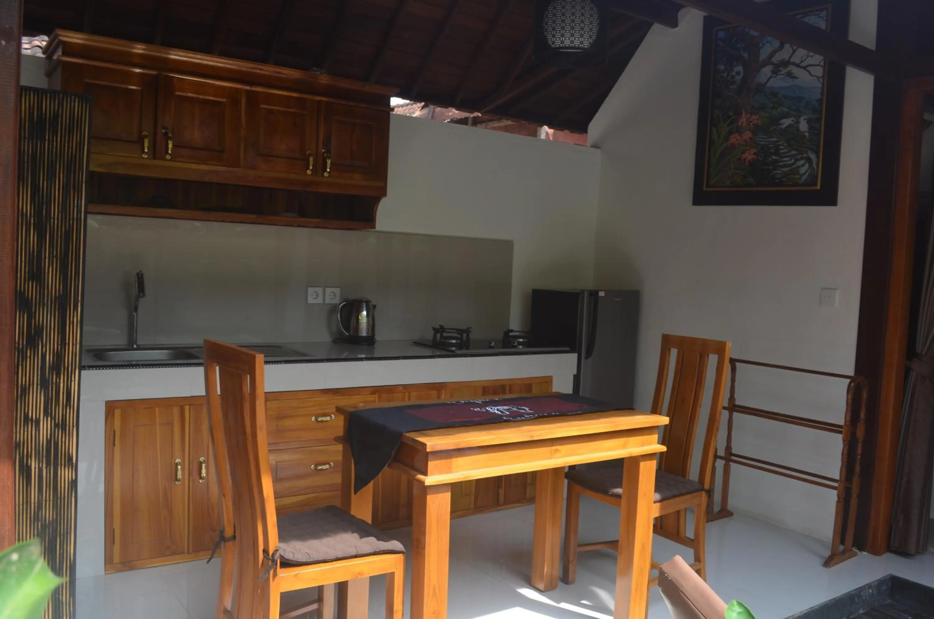 Kitchen or kitchenette in Naja Private Villa Ubud