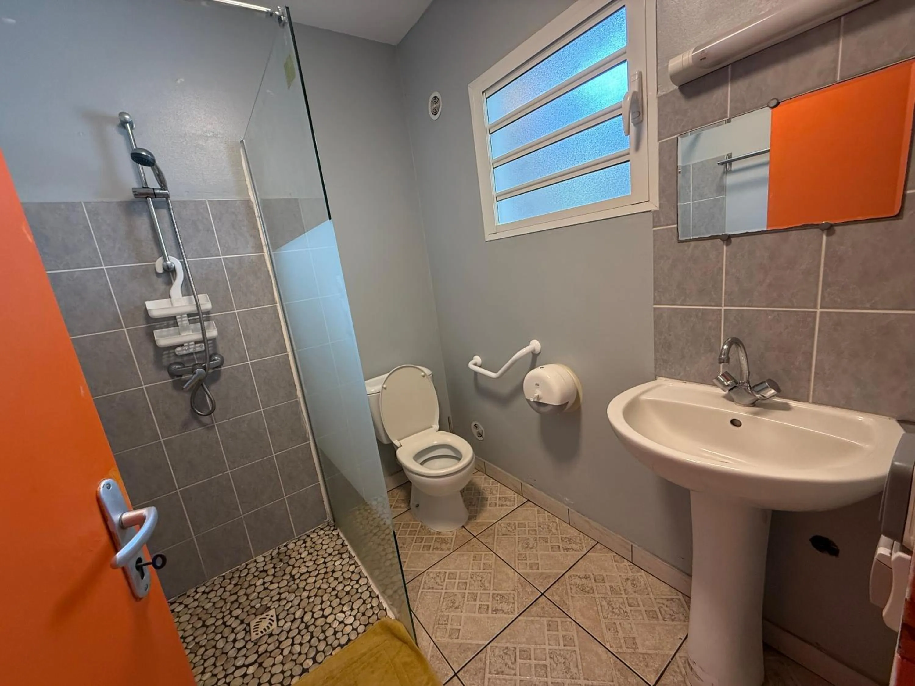 GITE-Hotel LA CAZ DES ORANGERS