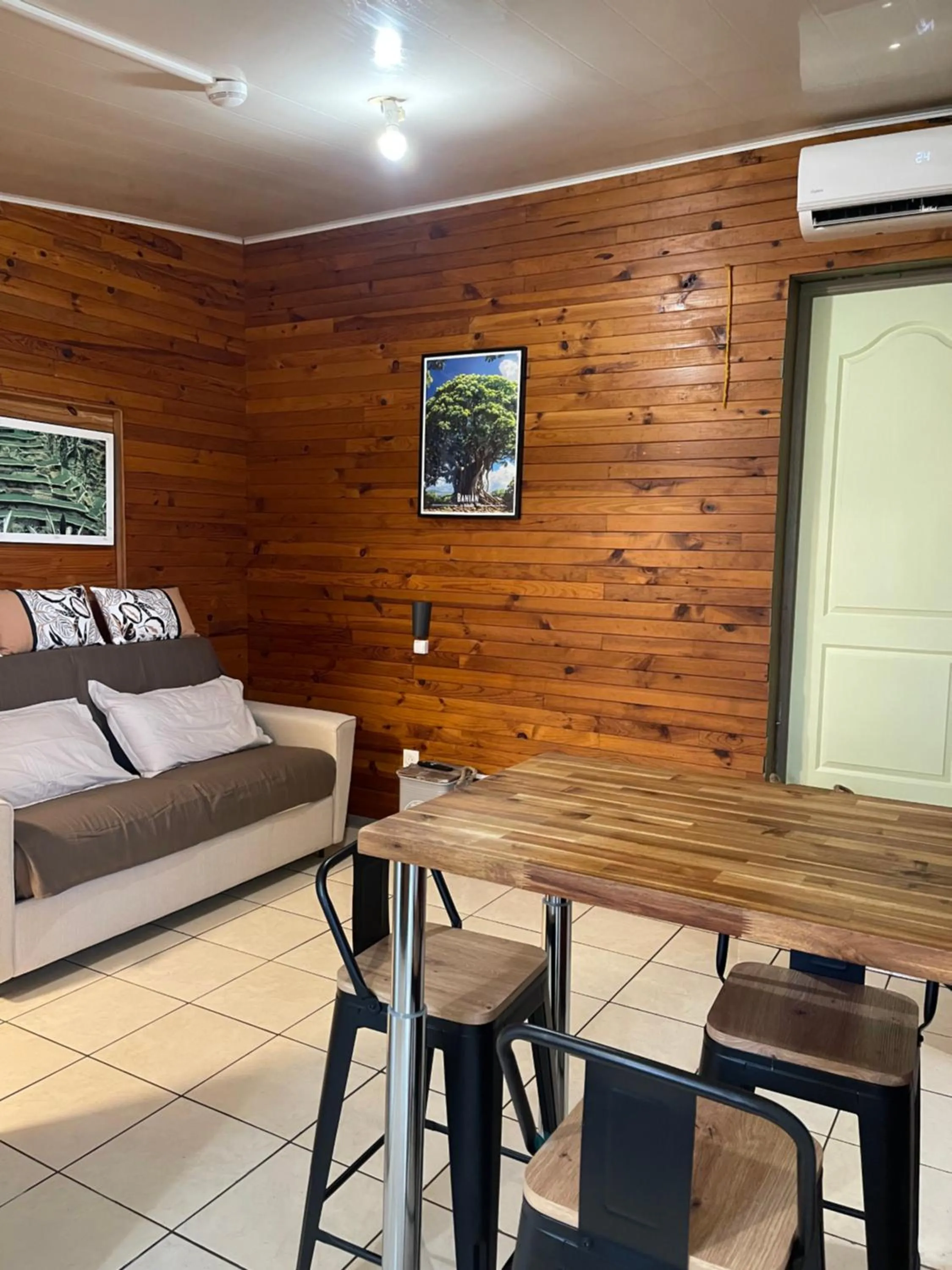 GITE-Hotel LA CAZ DES ORANGERS