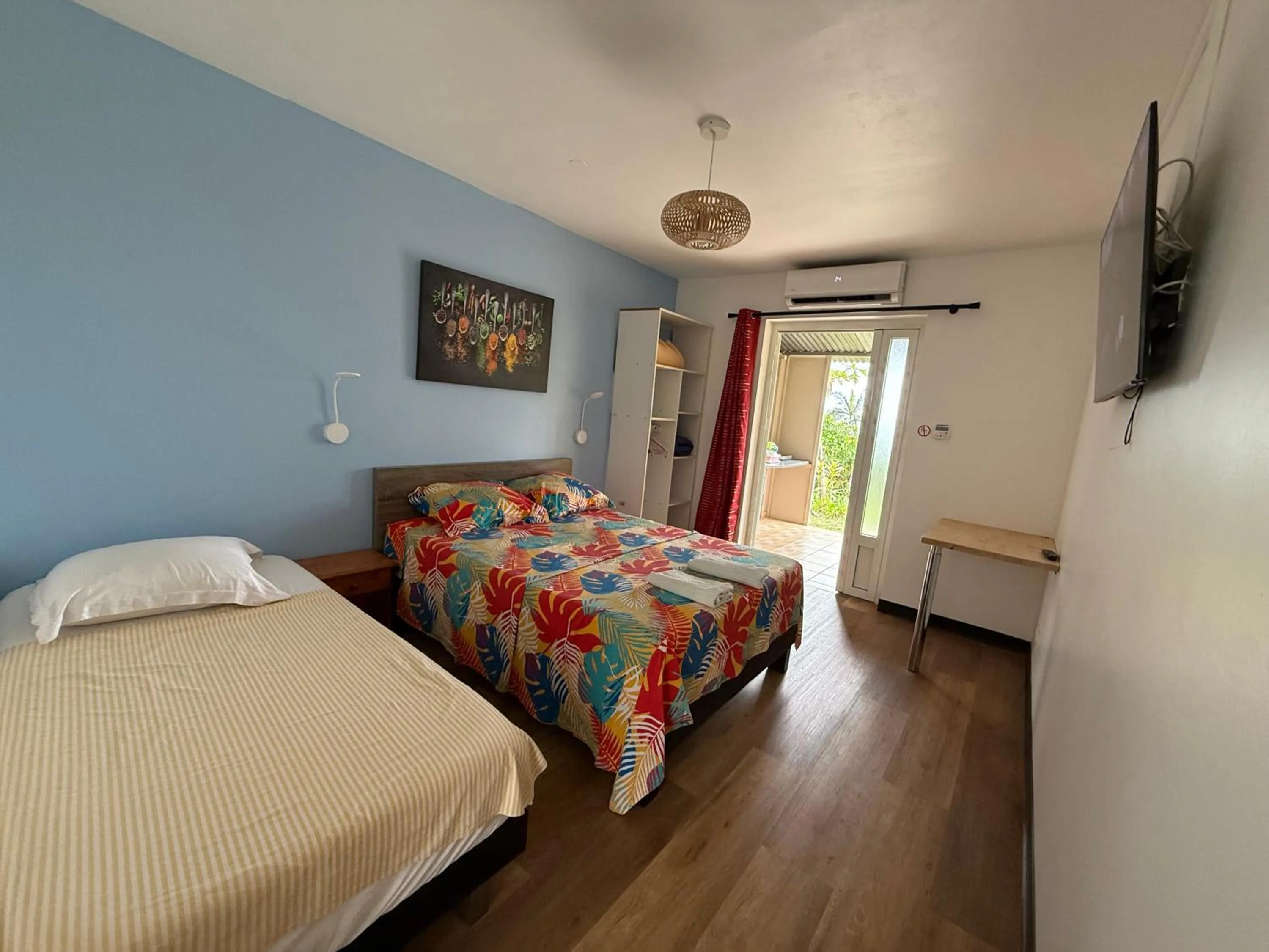 GITE-Hotel LA CAZ DES ORANGERS