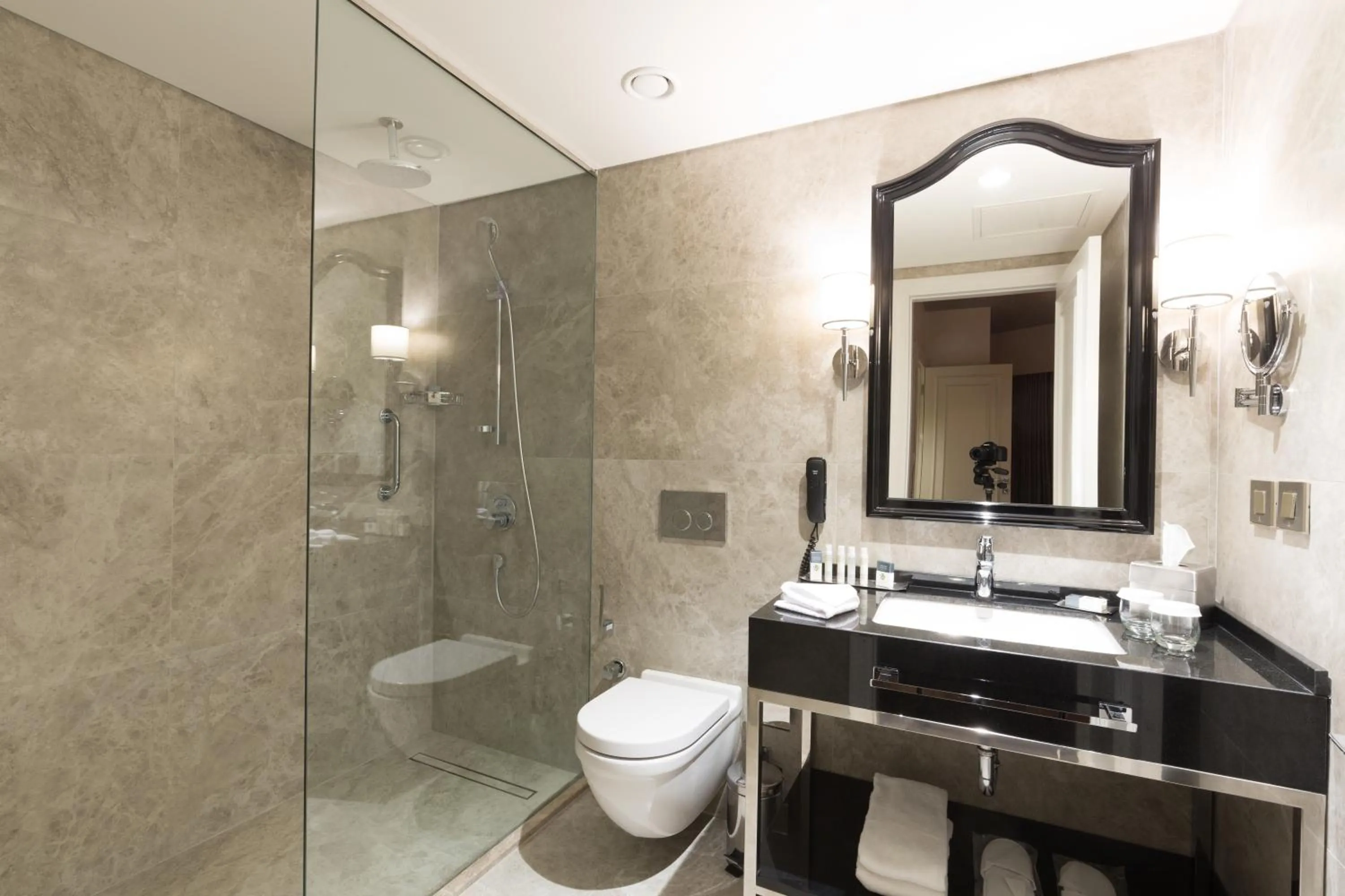 Shower in DoubleTree By Hilton Izmir Airport