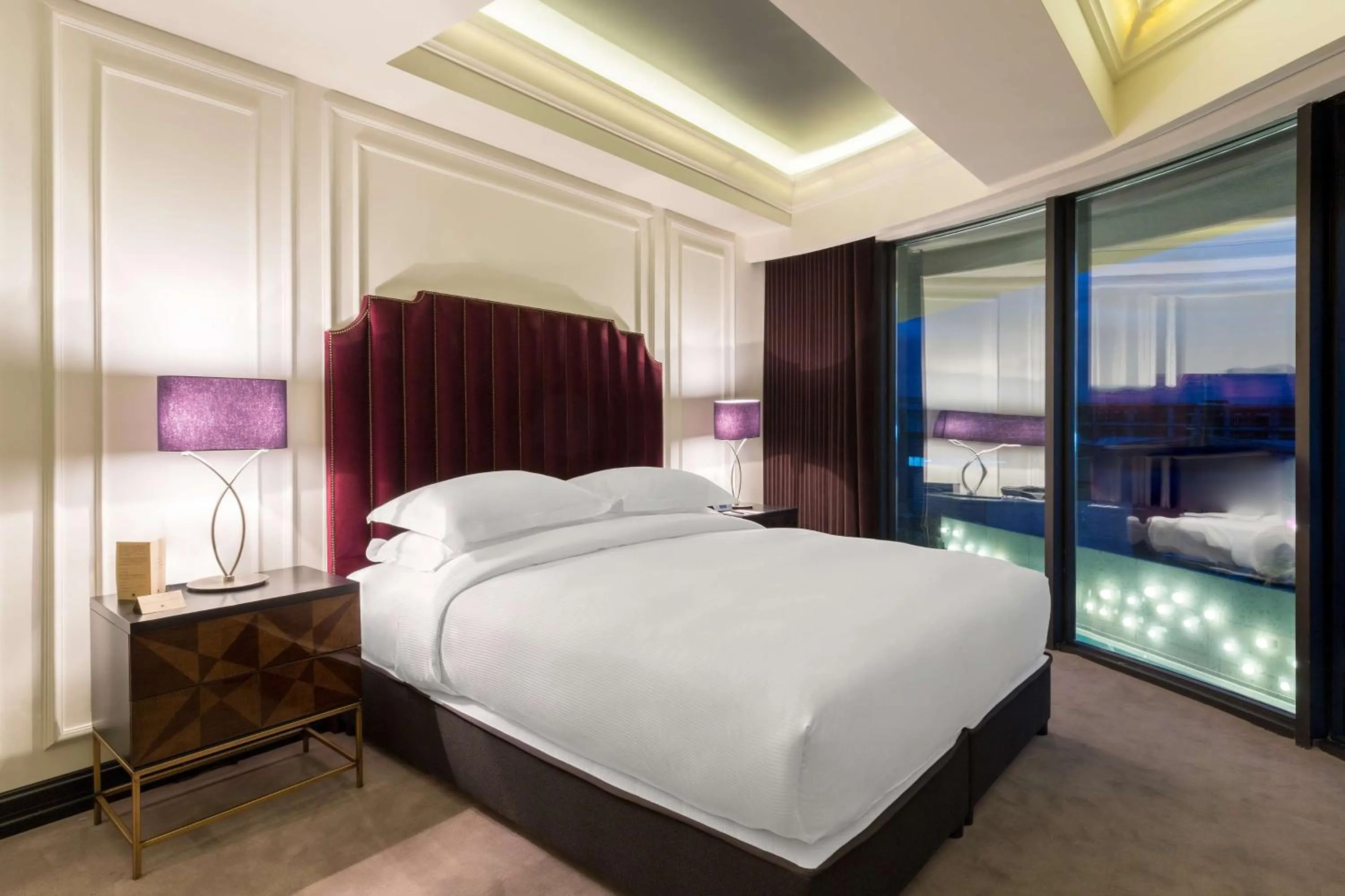 Bed in DoubleTree By Hilton Izmir Airport