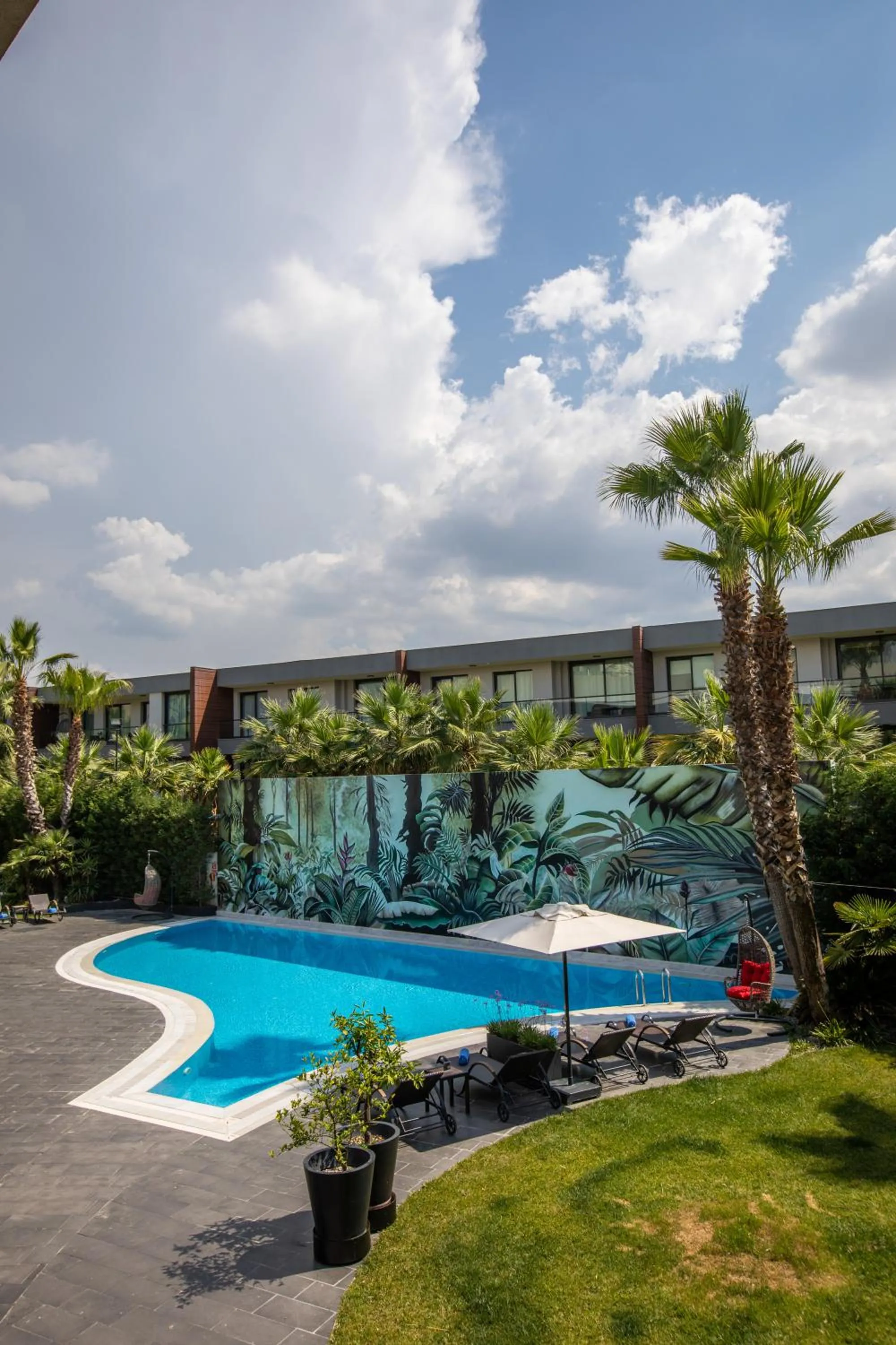 Swimming pool in DoubleTree By Hilton Izmir Airport