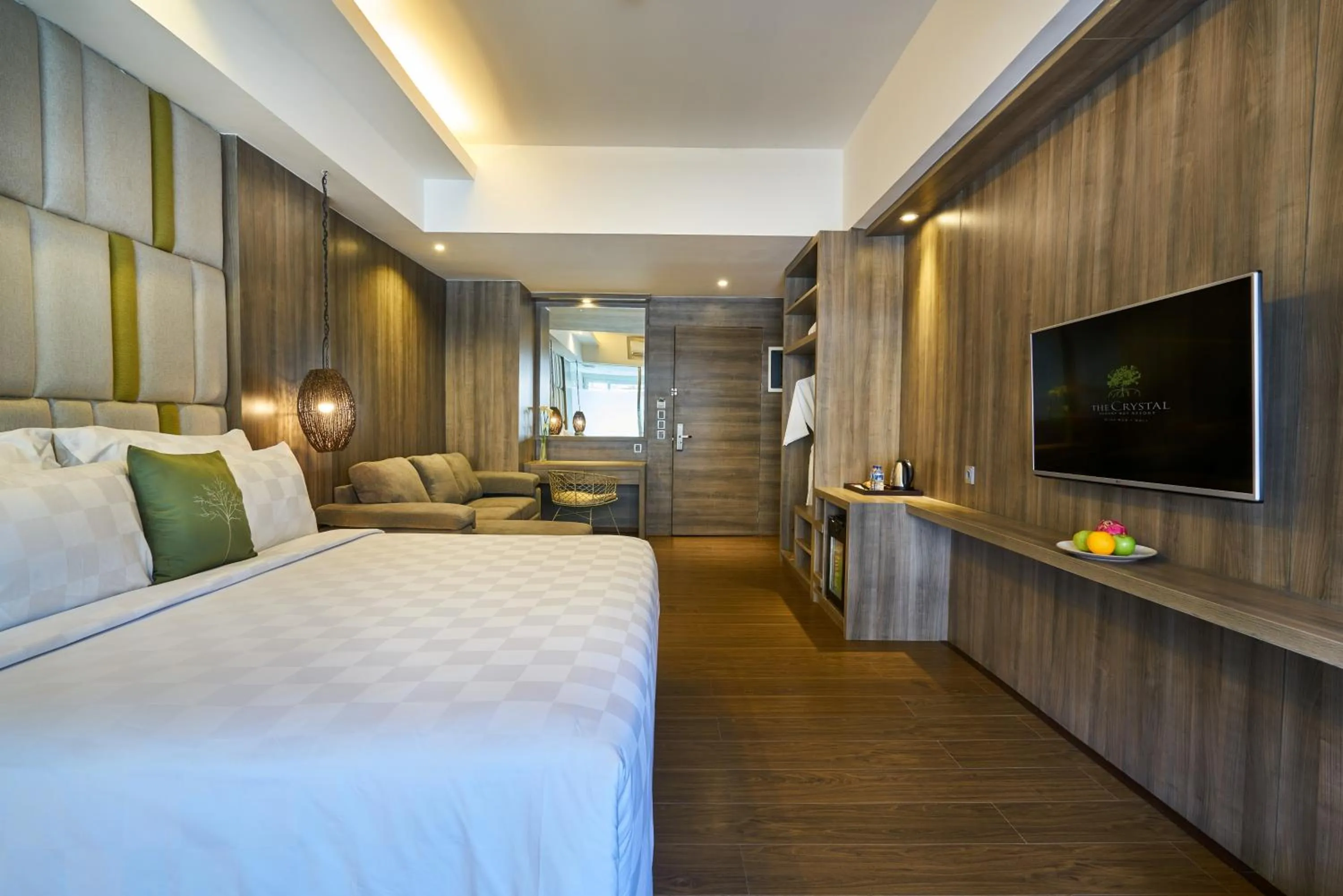 Communal lounge/ TV room, Bed in The Crystal Luxury Bay Resort Nusa Dua