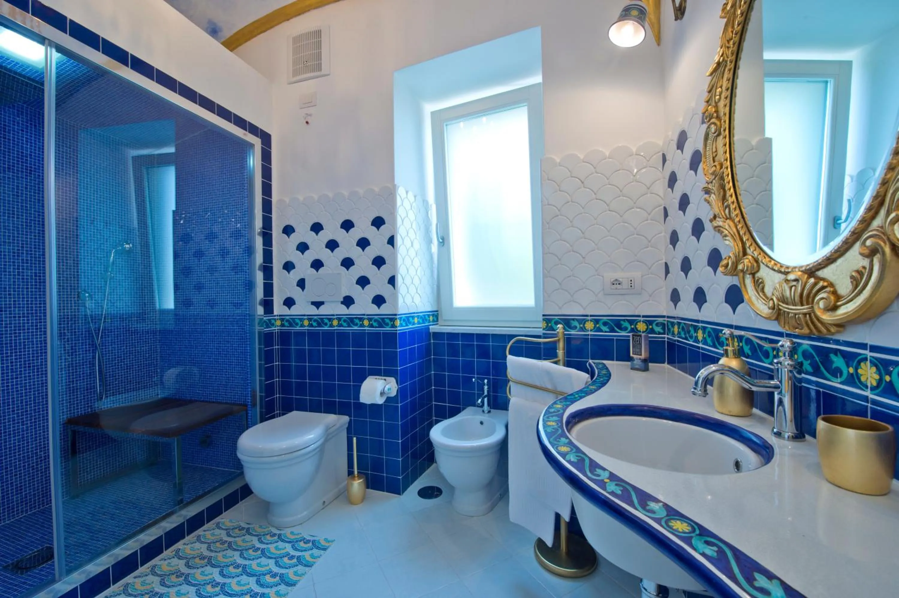 Shower in Palazzo Rocco Villa Sunshining in Love