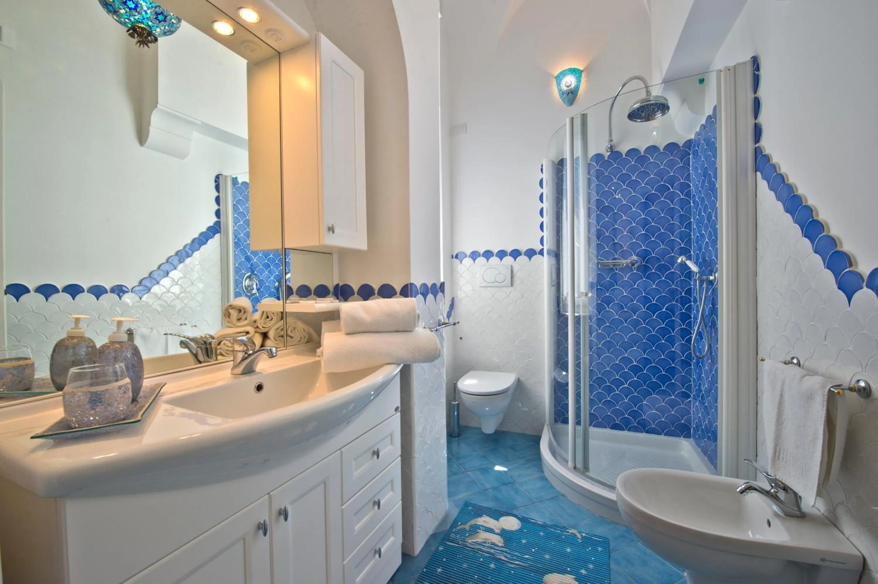 Shower in Palazzo Rocco Villa Sunshining in Love