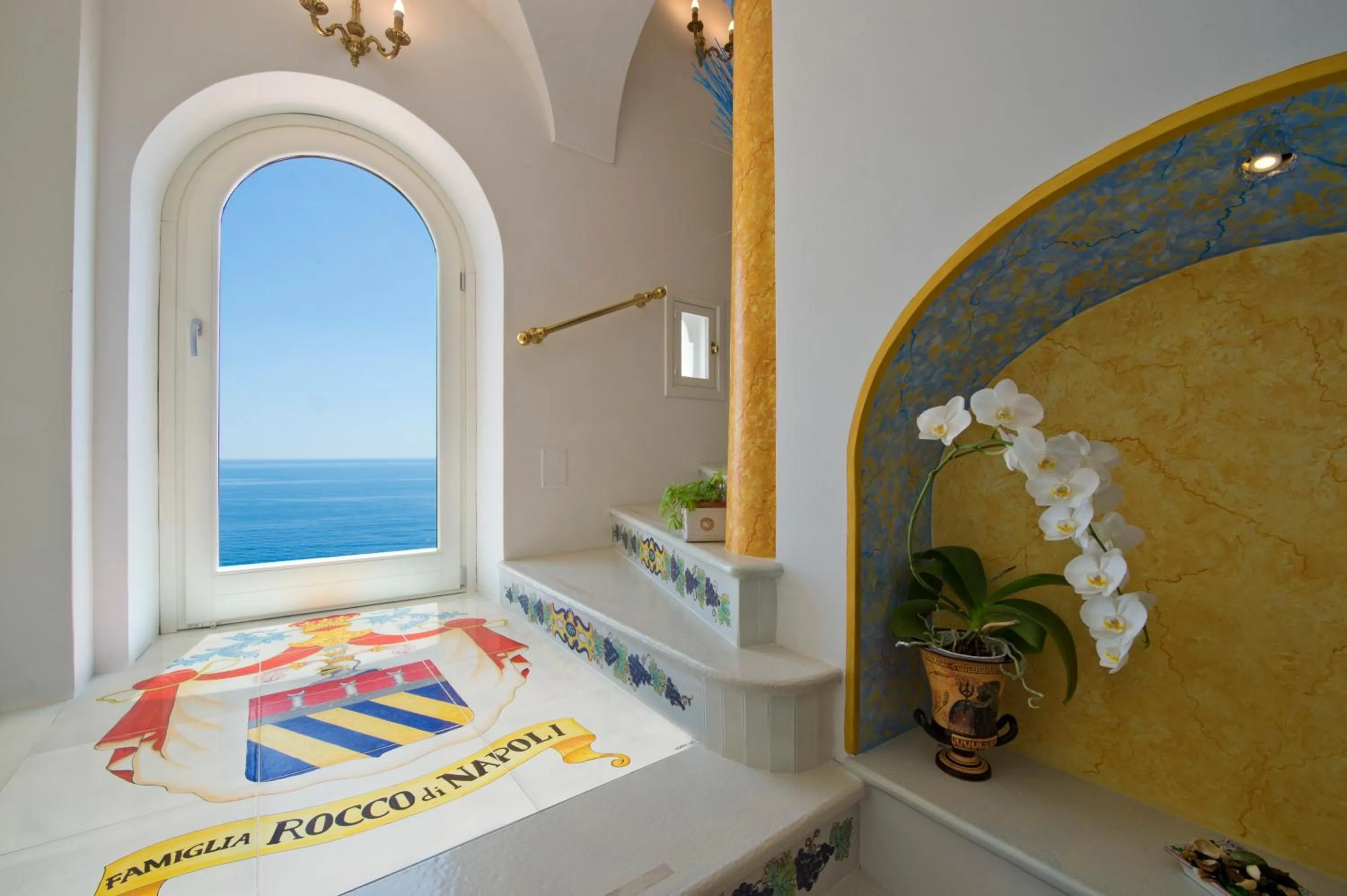 Decorative detail in Palazzo Rocco Villa Sunshining in Love