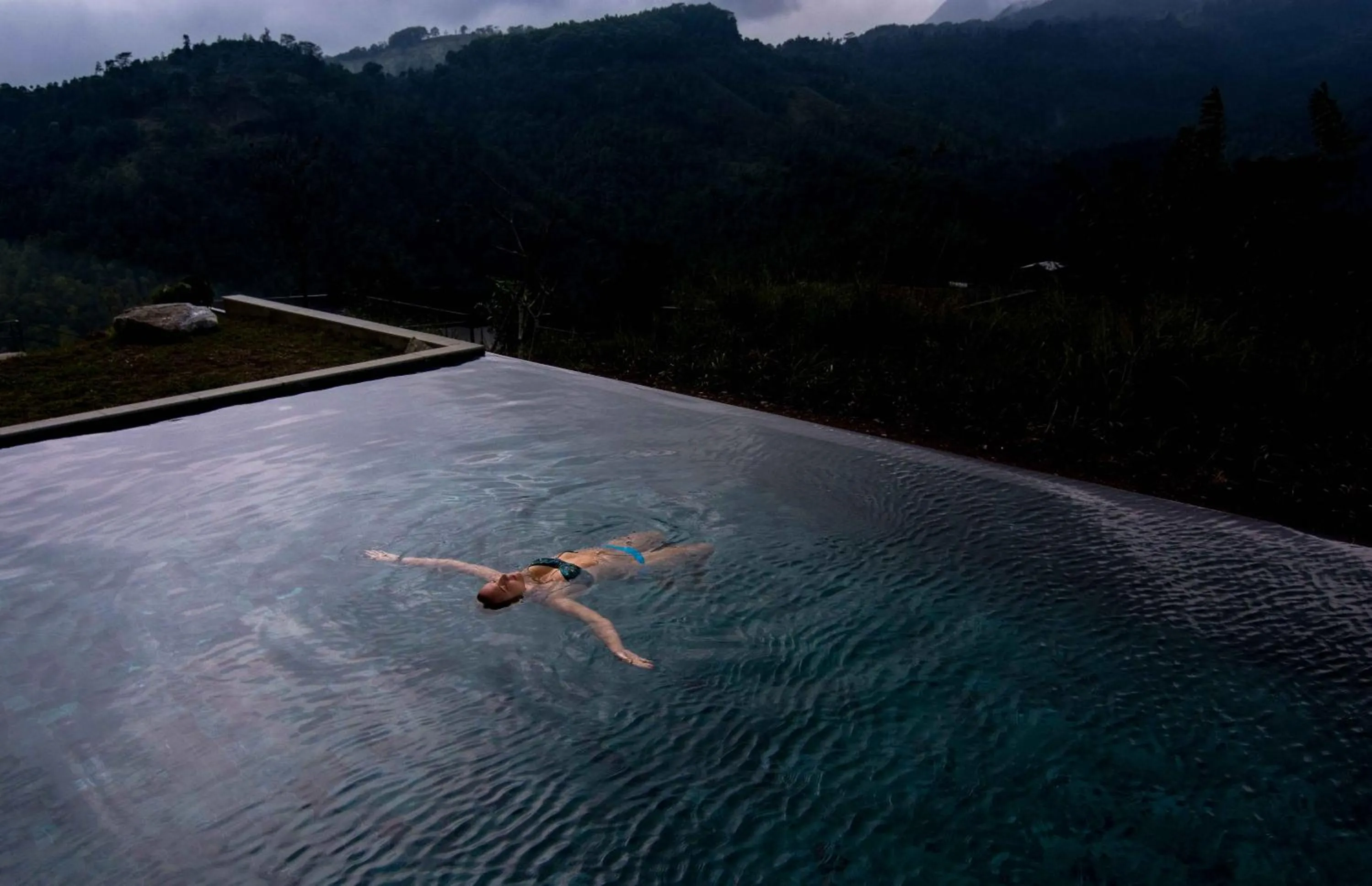 Swimming pool in Santani Wellness Kandy