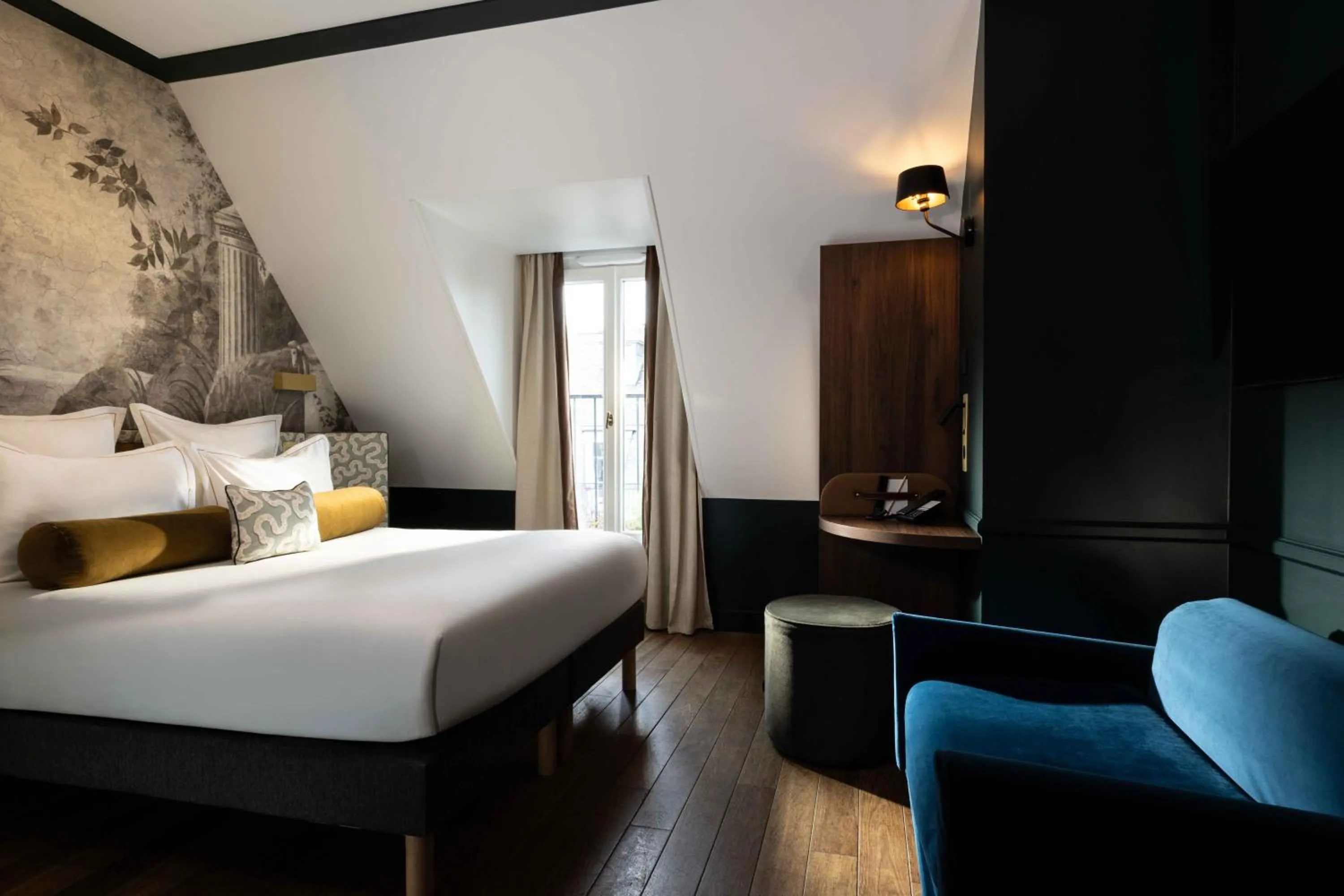 Bed in Les Jardins Du Luxembourg