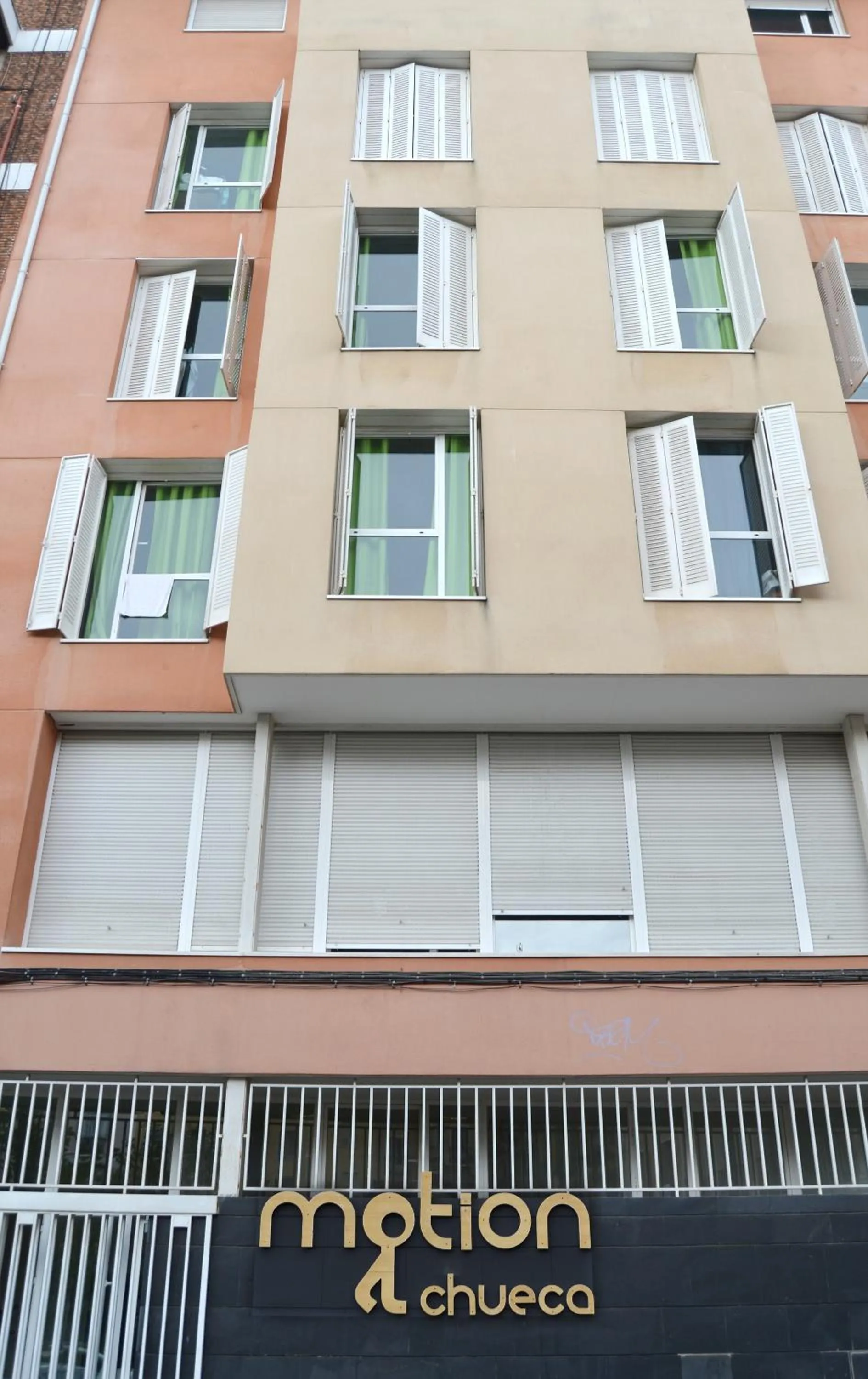 Facade/entrance in Motion Chueca Hostel