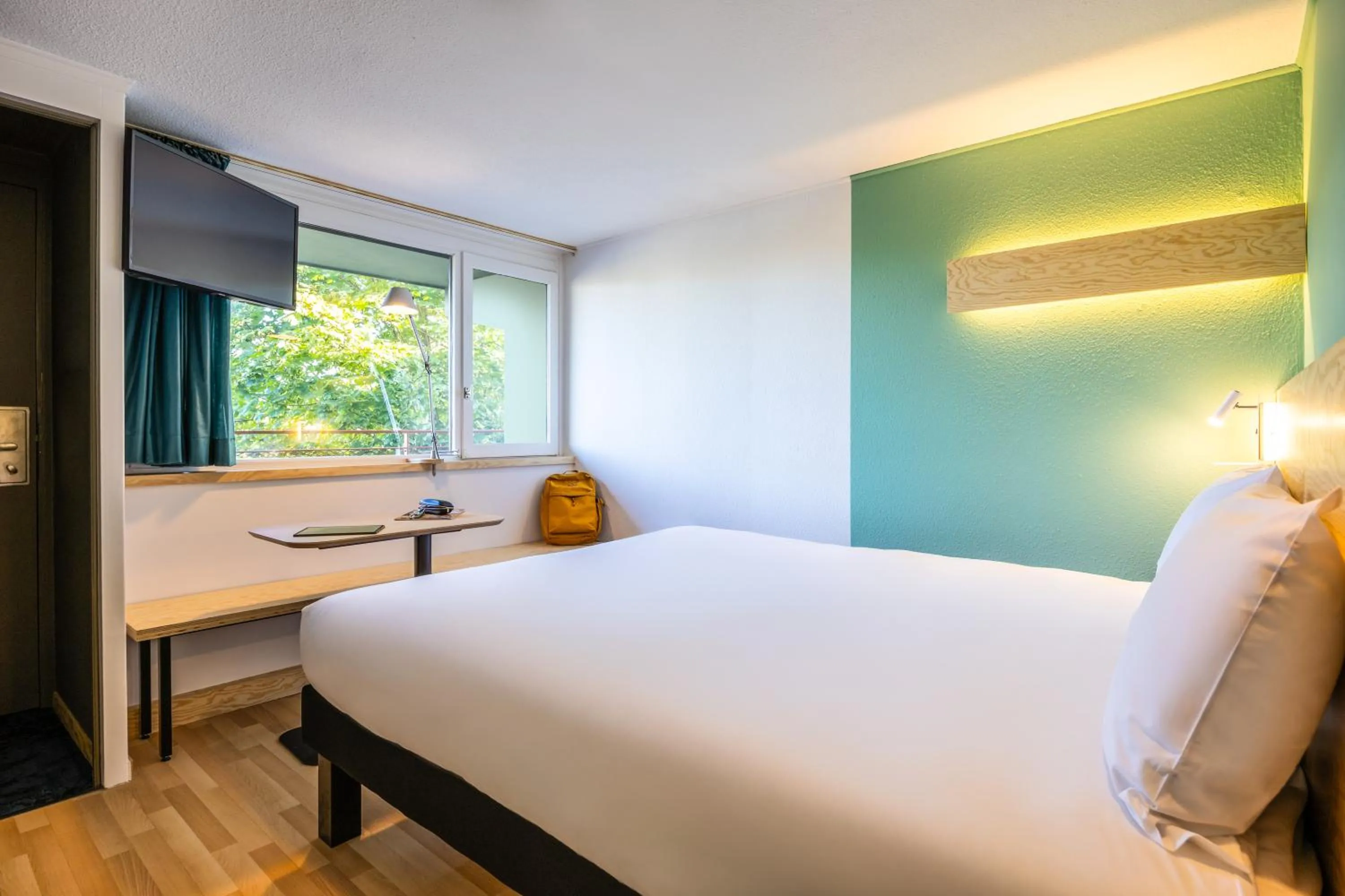 Photo of the whole room, Bed in greet Brussels Airport Zaventem