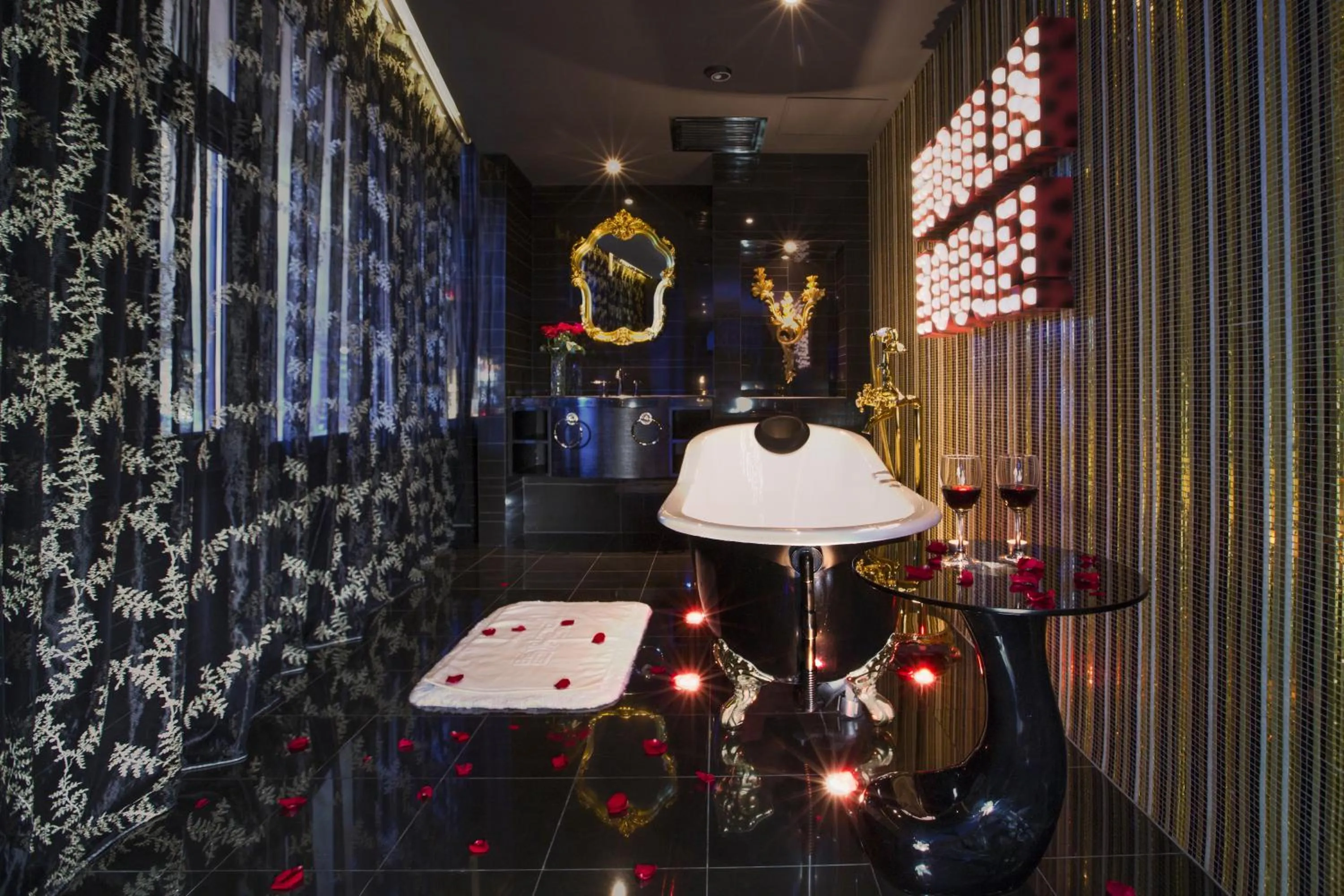 Decorative detail in Crystal Orange Hotel Guangzhou Taojin Branch