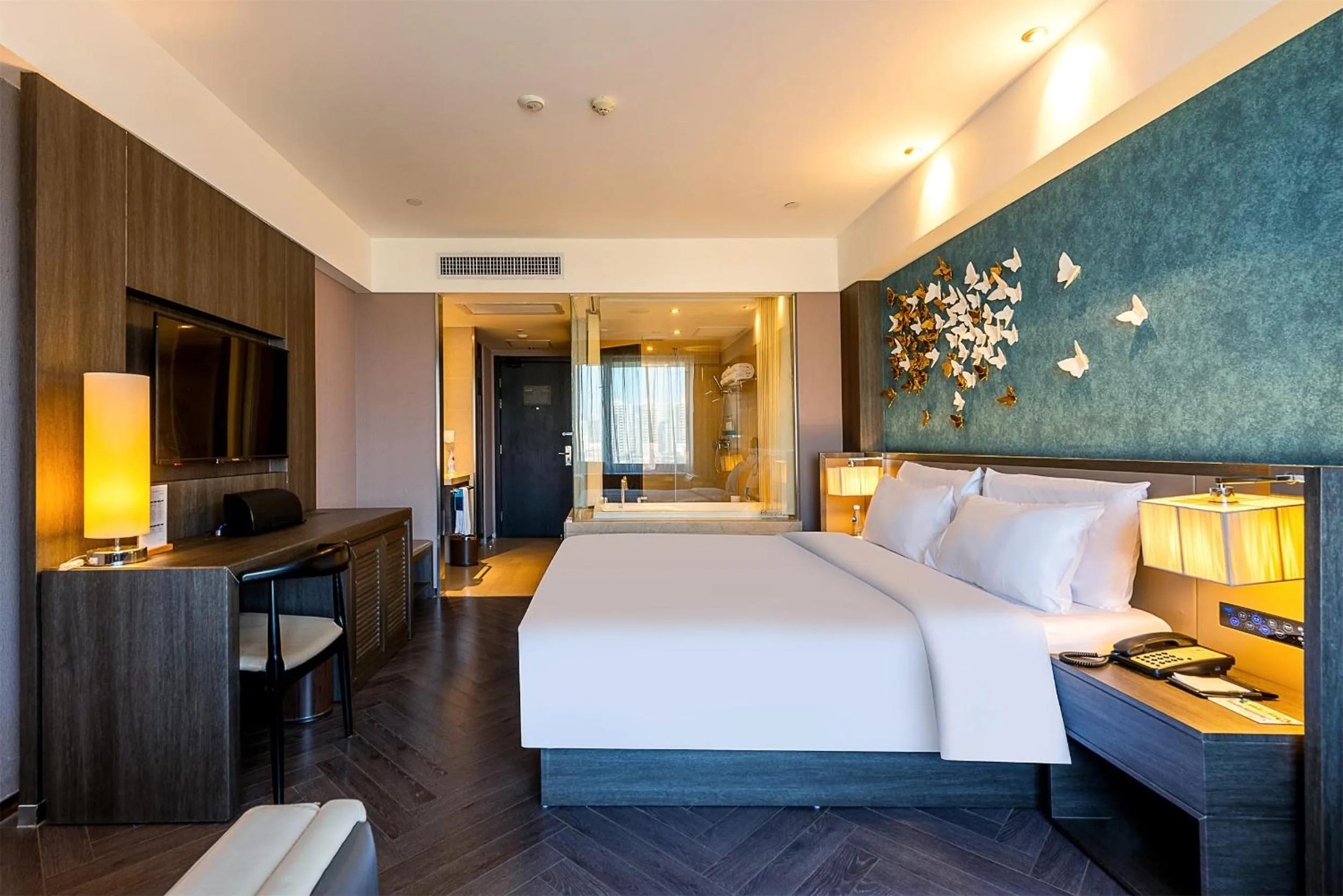 Photo of the whole room, Bed in Crystal Orange Hotel Guangzhou Taojin Branch