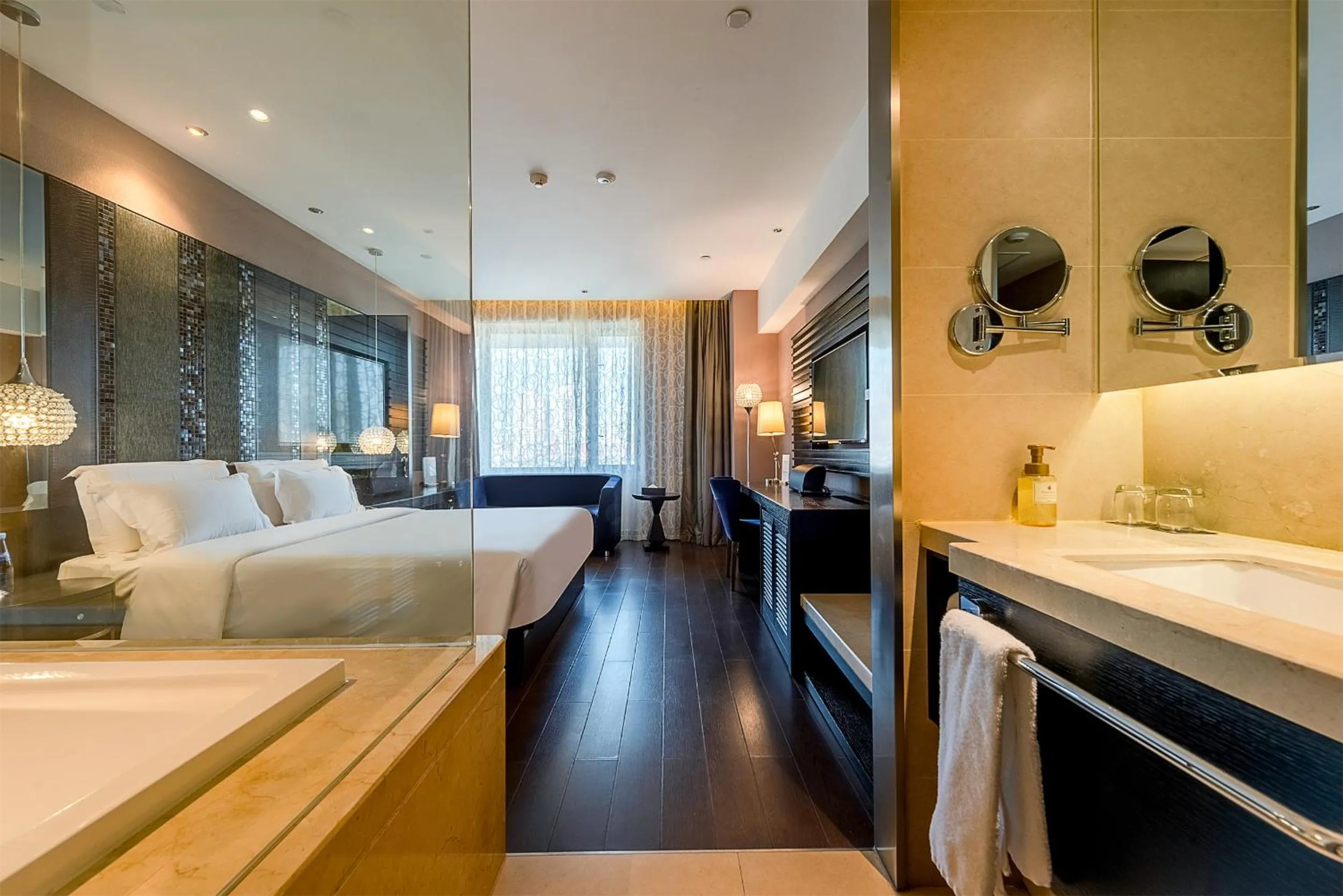 Photo of the whole room, Bed in Crystal Orange Hotel Guangzhou Taojin Branch